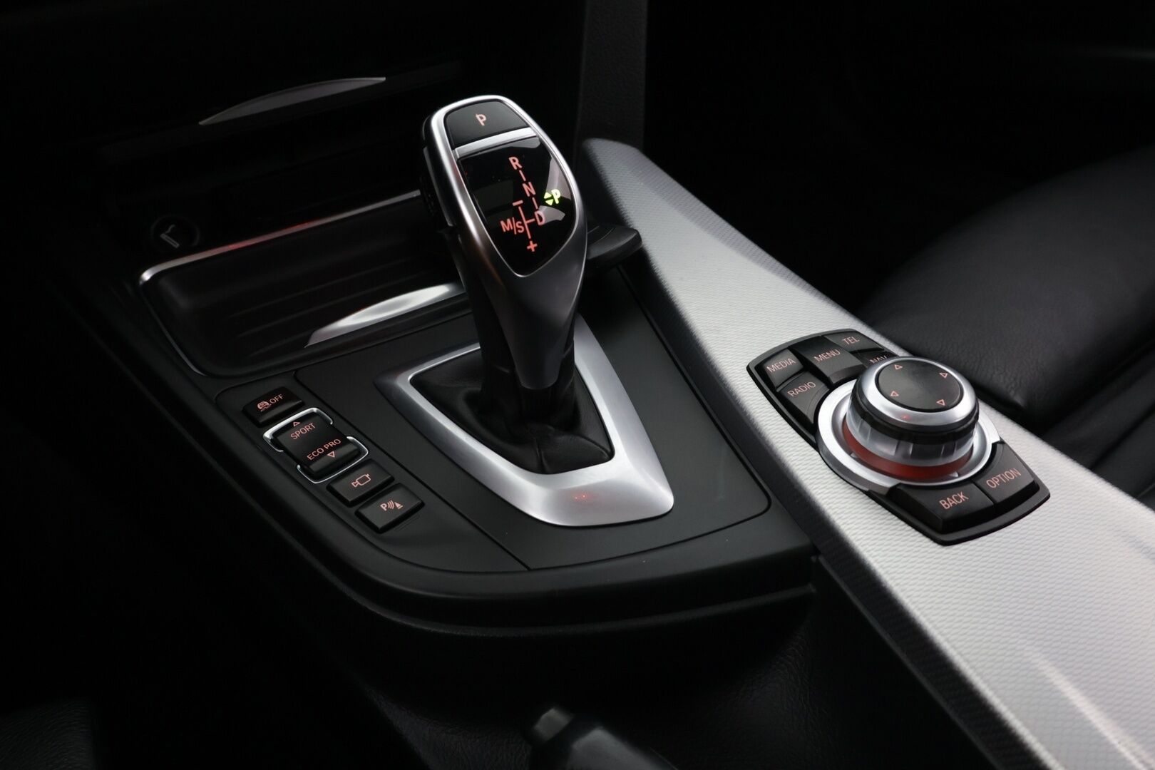 BMW 330 2013 F31 Touring 330d xDrive M-Sport *Panoraama / Muistipenkit / H&K / Adapti vakkari /  360° kamera* - Huippuvarusteltu 330d Xdrive seuraavalle omistajalle