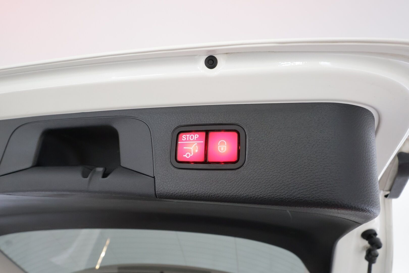 Mercedes-Benz GLC 2022 300 e 4MATIC A Business * Distronic / LED / 360 / Sportpenkit / Katveavustin / Navi * - Suomi-auto / 2x Latauskaapelit / Kahdet renkaat aluvanteilla