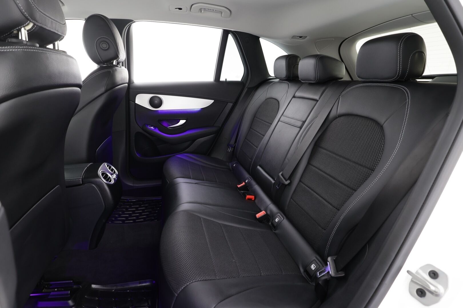 Mercedes-Benz GLC 2022 300 e 4MATIC A Business * Distronic / LED / 360 / Sportpenkit / Katveavustin / Navi * - Suomi-auto / 2x Latauskaapelit / Kahdet renkaat aluvanteilla