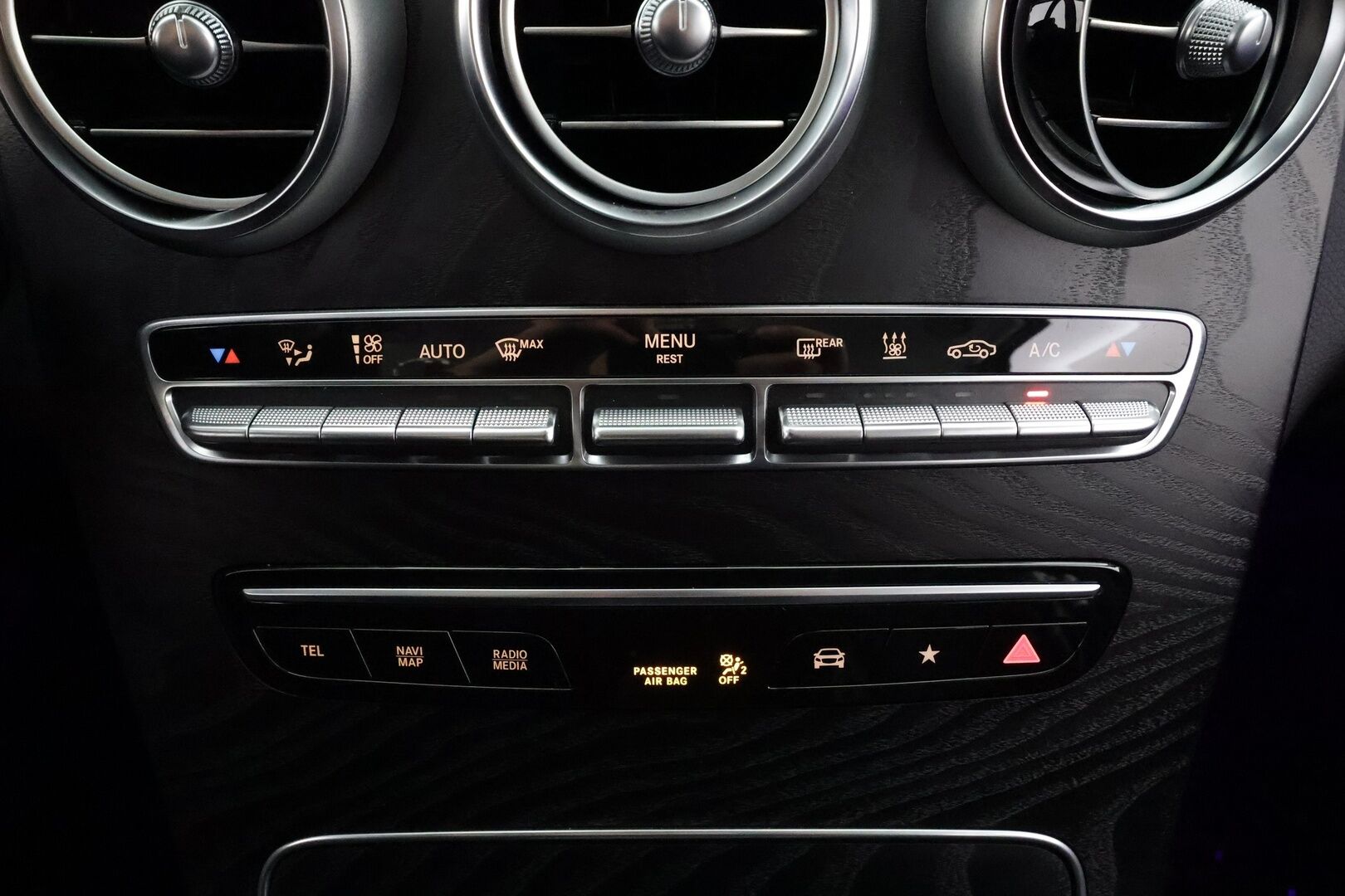 Mercedes-Benz GLC 2022 300 e 4MATIC A Business * Distronic / LED / 360 / Sportpenkit / Katveavustin / Navi * - Suomi-auto / 2x Latauskaapelit / Kahdet renkaat aluvanteilla