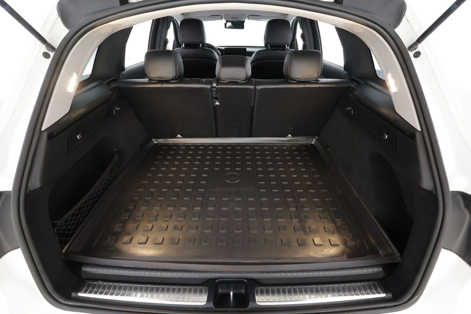 Mercedes-Benz GLC 2022 300 e 4MATIC A Business * Distronic / LED / 360 / Sportpenkit / Katveavustin / Navi * - Suomi-auto / 2x Latauskaapelit / Kahdet renkaat aluvanteilla