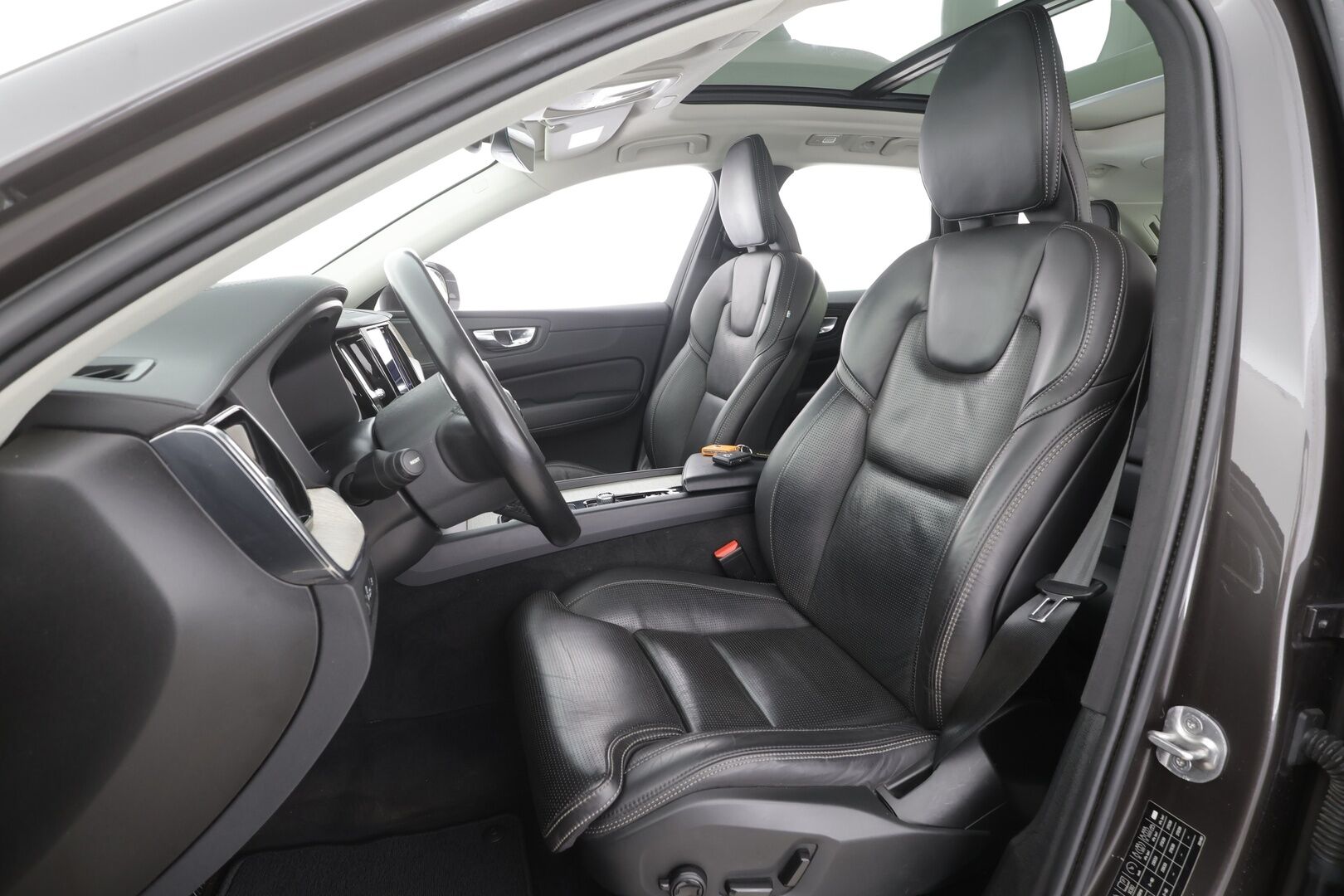 Volvo XC60 2022 T6 AWD Long Range Inscription Edition aut - | ACC | Ilm. muistinahat hieronnalla | Webasto | Koukku | Harman/Kardon | Panorama | Pilot Assist | P.kamera | Full-LED Active | Merkkihuollot | 1-om suomiauto |