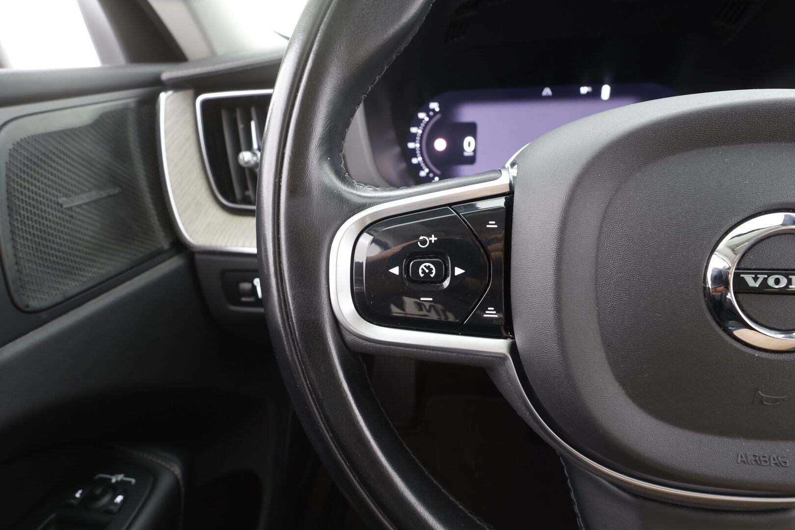 Volvo XC60 2022 T6 AWD Long Range Inscription Edition aut - | ACC | Ilm. muistinahat hieronnalla | Webasto | Koukku | Harman/Kardon | Panorama | Pilot Assist | P.kamera | Full-LED Active | Merkkihuollot | 1-om suomiauto |