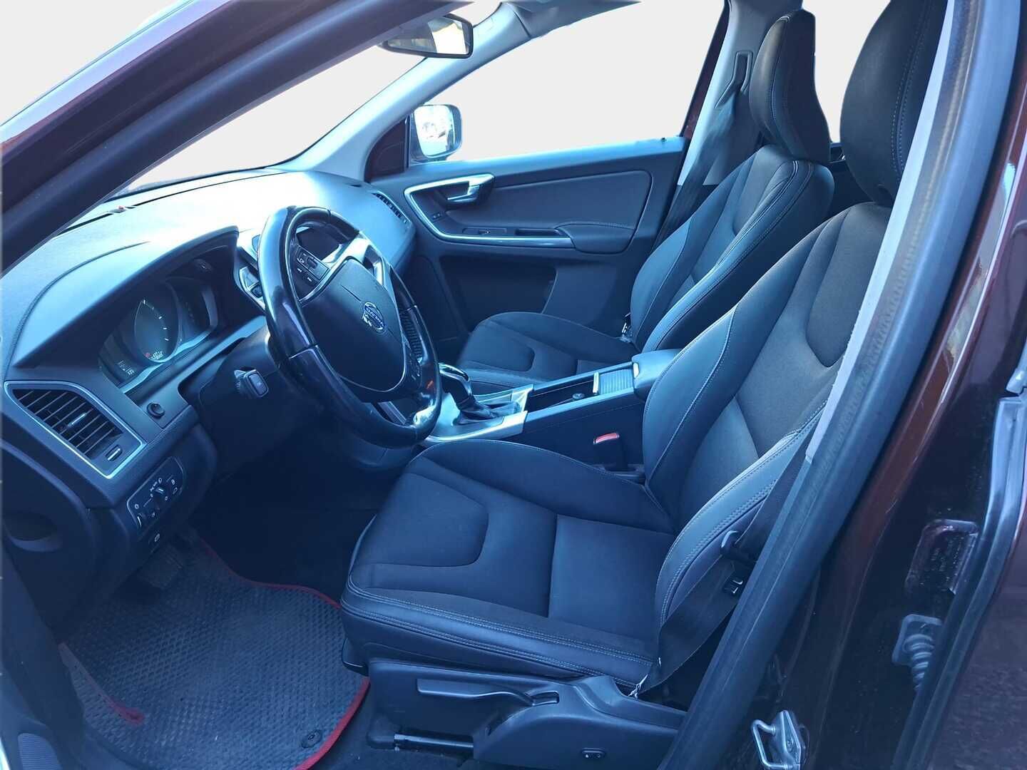 Volvo XC60 2014 D4 Momentum aut * Webasto / Vakkari / P.tutkat / Bluetooth / Ratinlämmitin / Vetokoukku * - Jakopää juuri tehty! / 2x aluvanteet / 