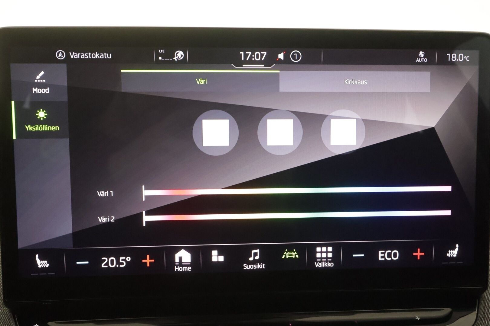 Skoda Enyaq 2022 80 iV - | ACC | ILP | P.Kamera | LED | Muistipenkki | Puolinahat | Keyless | Ratinlämmitys | Apple&Android | 1.Om Suomi-auto | Kahdet Renkaat | Merkkihuollettu |