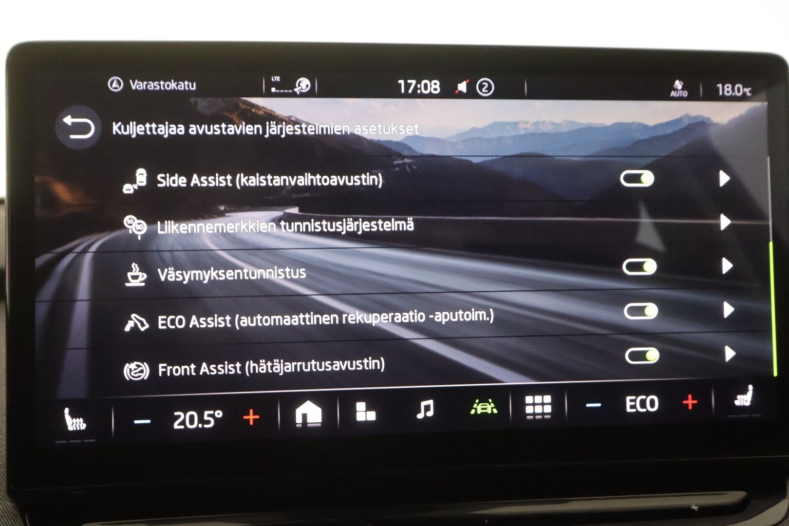 Skoda Enyaq 2022 80 iV - | ACC | ILP | P.Kamera | LED | Muistipenkki | Puolinahat | Keyless | Ratinlämmitys | Apple&Android | 1.Om Suomi-auto | Kahdet Renkaat | Merkkihuollettu |