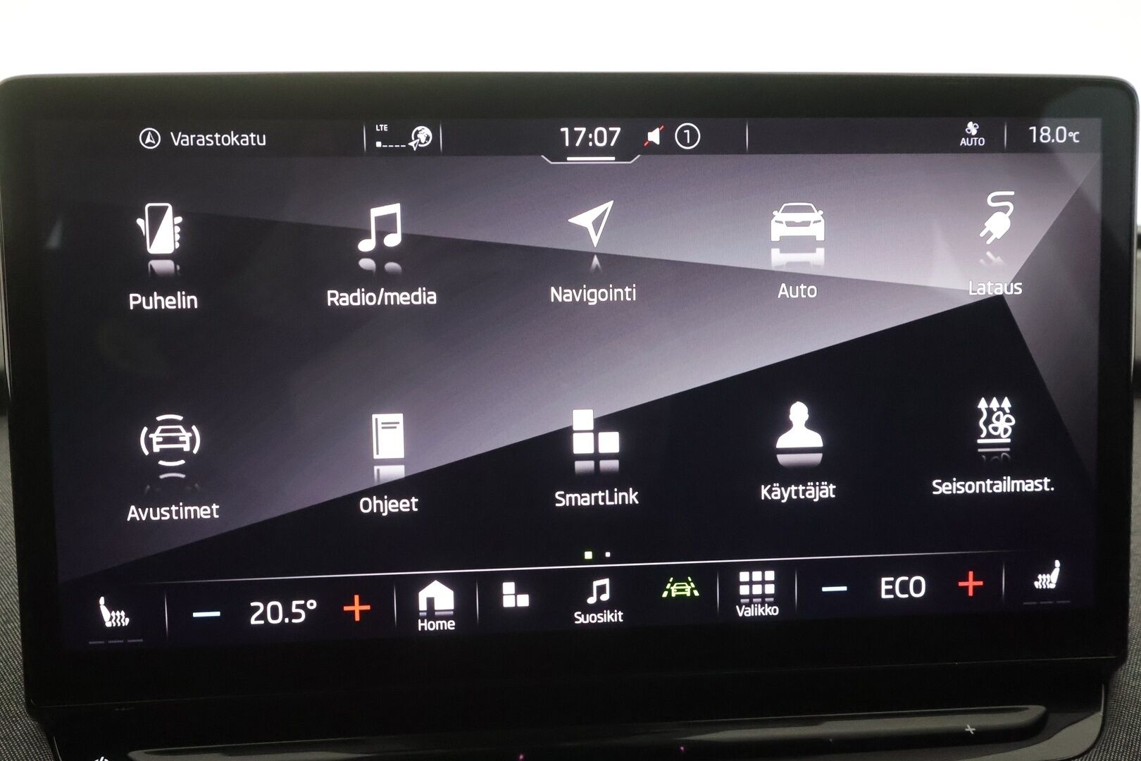 Skoda Enyaq 2022 80 iV - | ACC | ILP | P.Kamera | LED | Muistipenkki | Puolinahat | Keyless | Ratinlämmitys | Apple&Android | 1.Om Suomi-auto | Kahdet Renkaat | Merkkihuollettu |