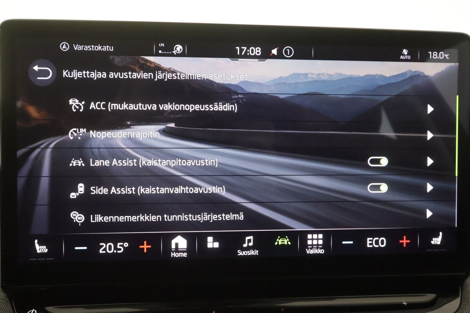 Skoda Enyaq 2022 80 iV - | ACC | ILP | P.Kamera | LED | Muistipenkki | Puolinahat | Keyless | Ratinlämmitys | Apple&Android | 1.Om Suomi-auto | Kahdet Renkaat | Merkkihuollettu |