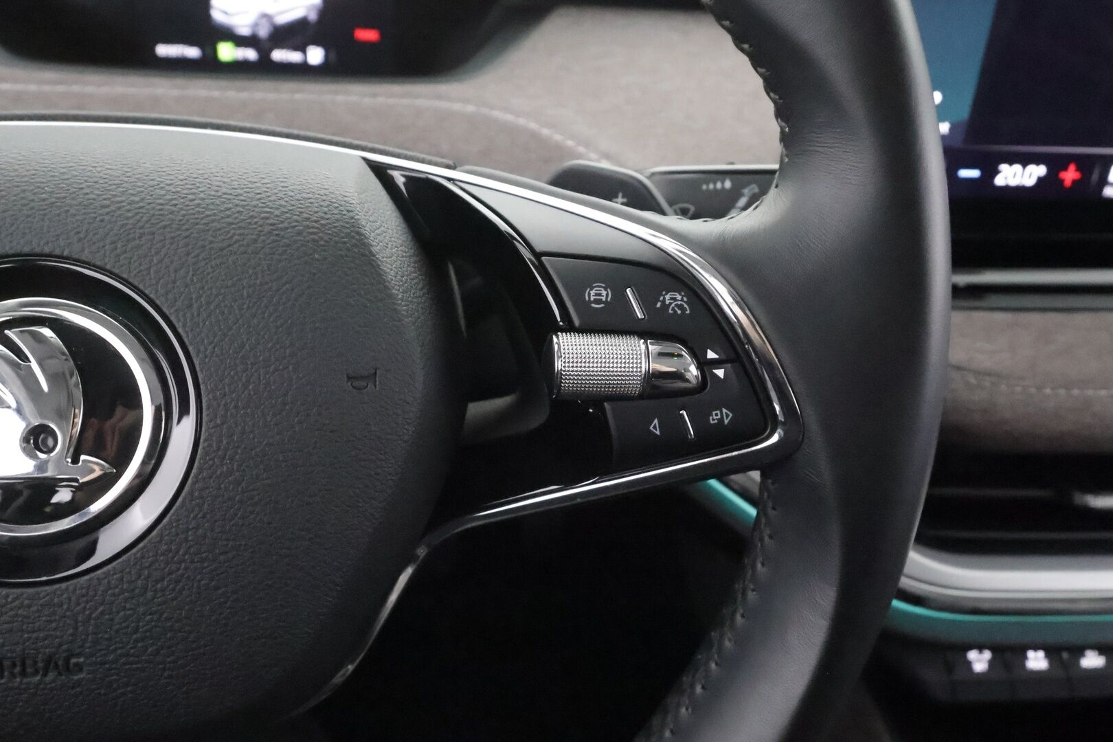 Skoda Enyaq 2022 80 iV - 1- om suomi- auto | ACC | ILP | Muistipenkki | Keyless | Kamera | Side Assist | Lane Assist | Sähk. takaluukku | Ambient | 2x renkaat aluin
