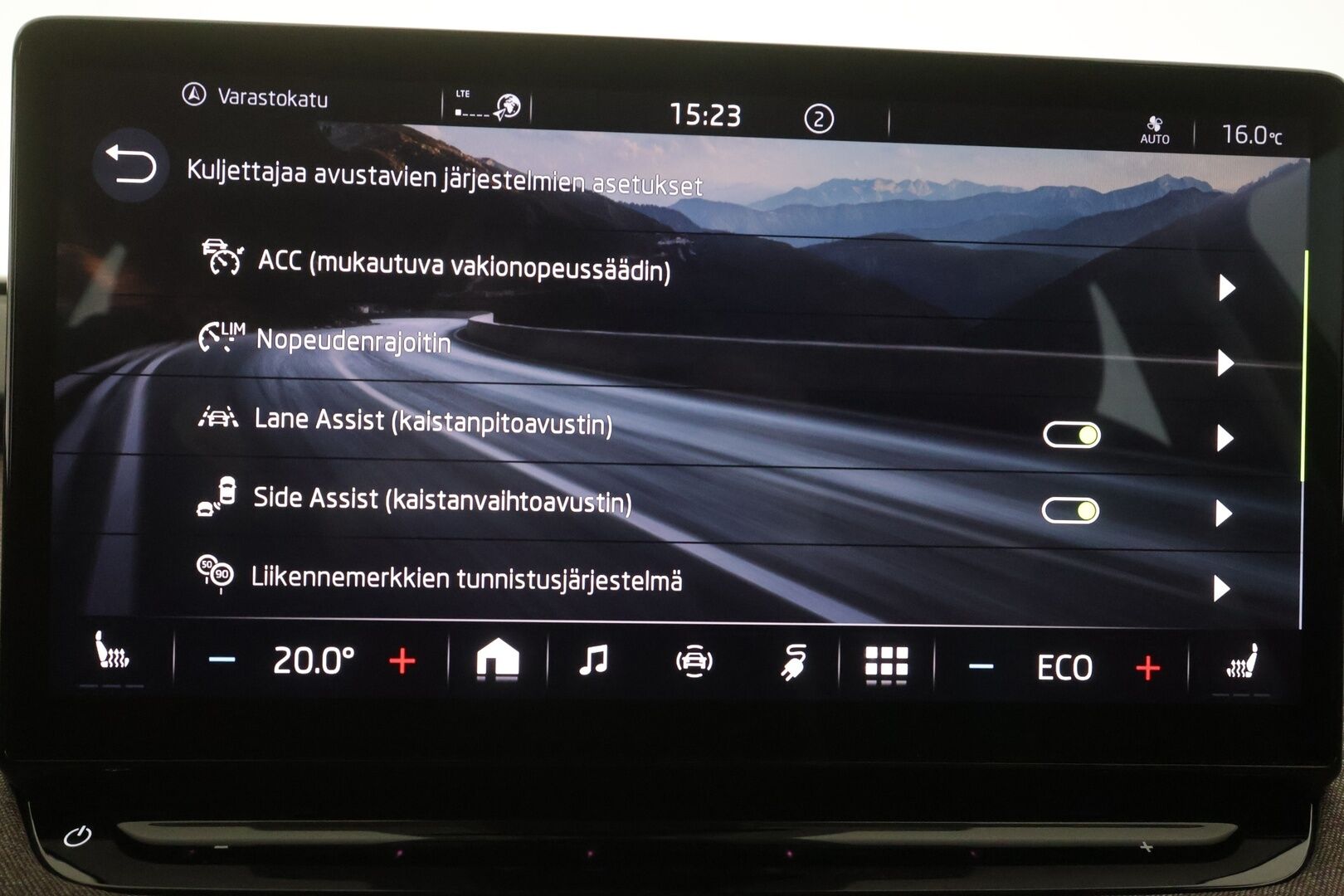 Skoda Enyaq 2022 80 iV - 1- om suomi- auto | ACC | ILP | Muistipenkki | Keyless | Kamera | Side Assist | Lane Assist | Sähk. takaluukku | Ambient | 2x renkaat aluin