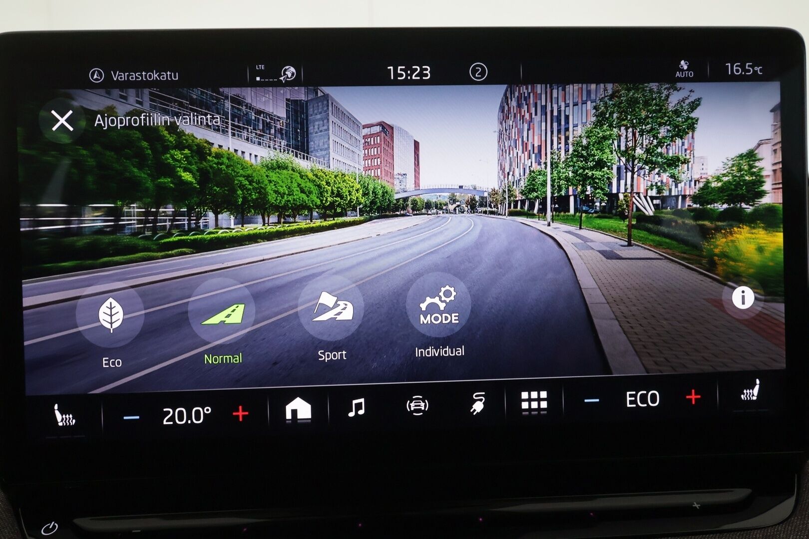 Skoda Enyaq 2022 80 iV - 1- om suomi- auto | ACC | ILP | Muistipenkki | Keyless | Kamera | Side Assist | Lane Assist | Sähk. takaluukku | Ambient | 2x renkaat aluin