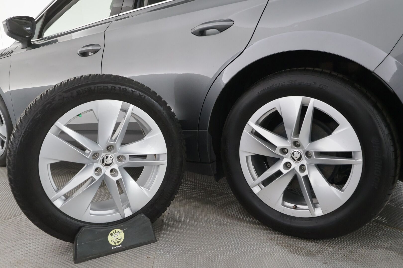 Skoda Enyaq 2022 80 iV - 1- om suomi- auto | ACC | ILP | Muistipenkki | Keyless | Kamera | Side Assist | Lane Assist | Sähk. takaluukku | Ambient | 2x renkaat aluin