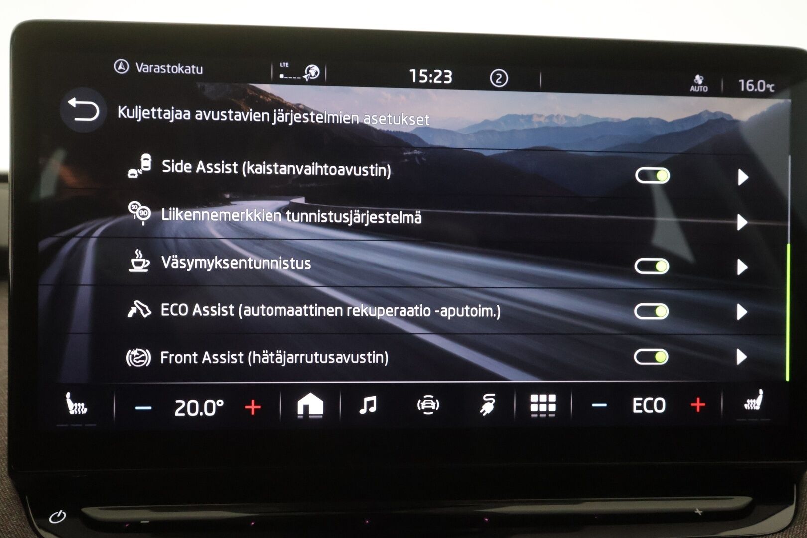 Skoda Enyaq 2022 80 iV - 1- om suomi- auto | ACC | ILP | Muistipenkki | Keyless | Kamera | Side Assist | Lane Assist | Sähk. takaluukku | Ambient | 2x renkaat aluin