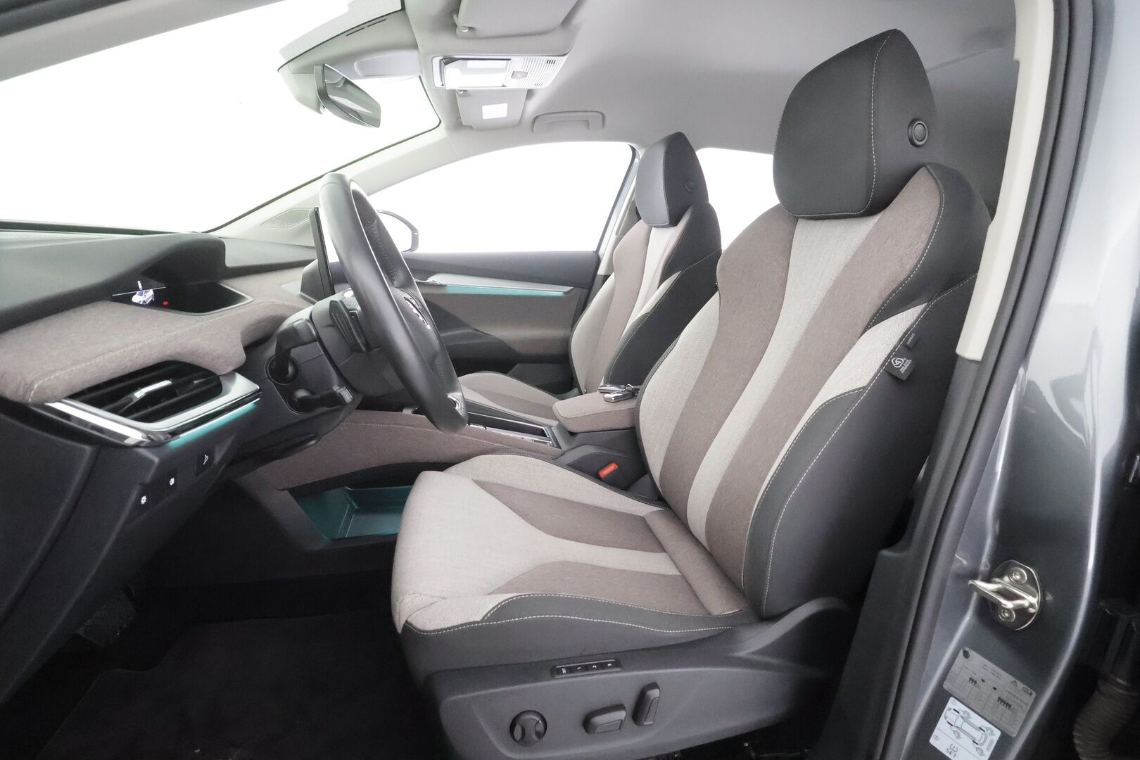 Skoda Enyaq 2022 80 iV - 1- om suomi- auto | ACC | ILP | Muistipenkki | Keyless | Kamera | Side Assist | Lane Assist | Sähk. takaluukku | Ambient | 2x renkaat aluin