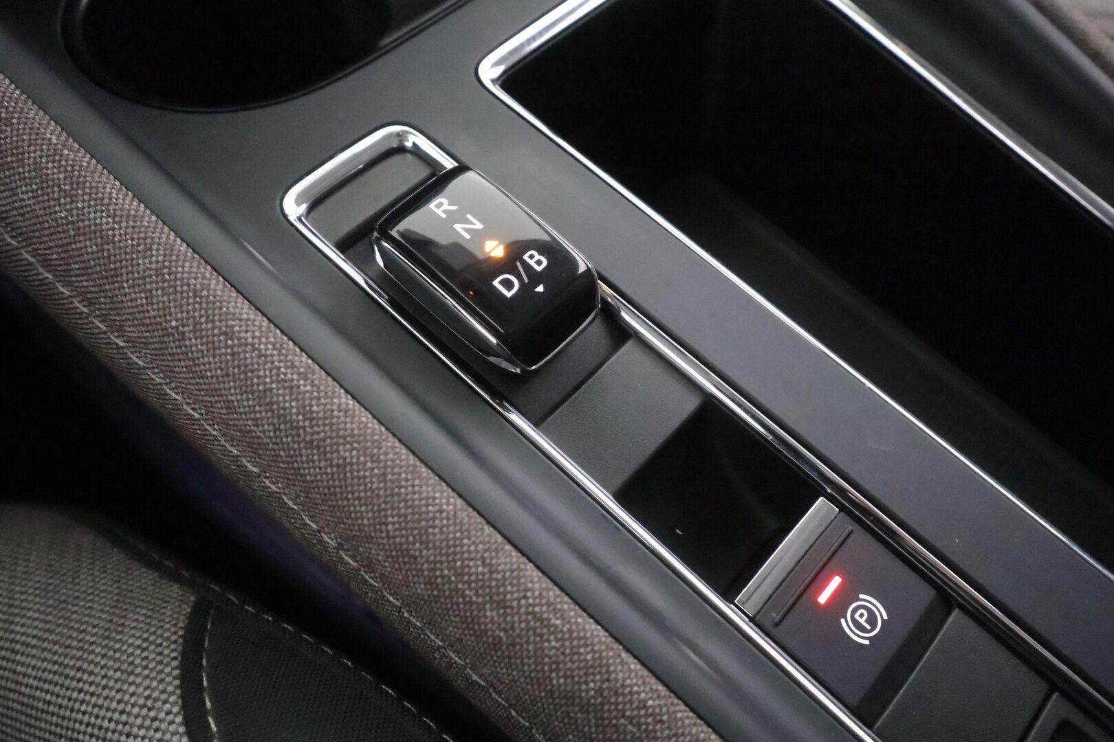 Skoda Enyaq 2022 80 iV - 1- om suomi- auto | ACC | ILP | Muistipenkki | Keyless | Kamera | Side Assist | Lane Assist | Sähk. takaluukku | Ambient | 2x renkaat aluin