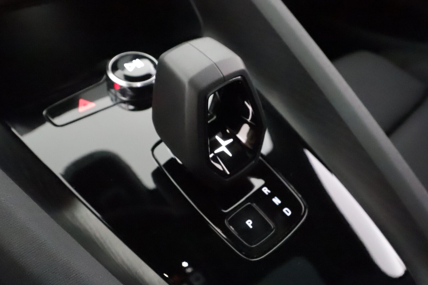 Polestar 2 2022 Long Range Dual Motor, 350kW, 78kWh - | ACC | ILP | Koukku | H/K | Lasikatto | Pixel-LED | 360-Kamera | Muistipenkki | Sporttipenkki | Suomi-auto | Kahdet Renkaat | Merkkihuollettu |