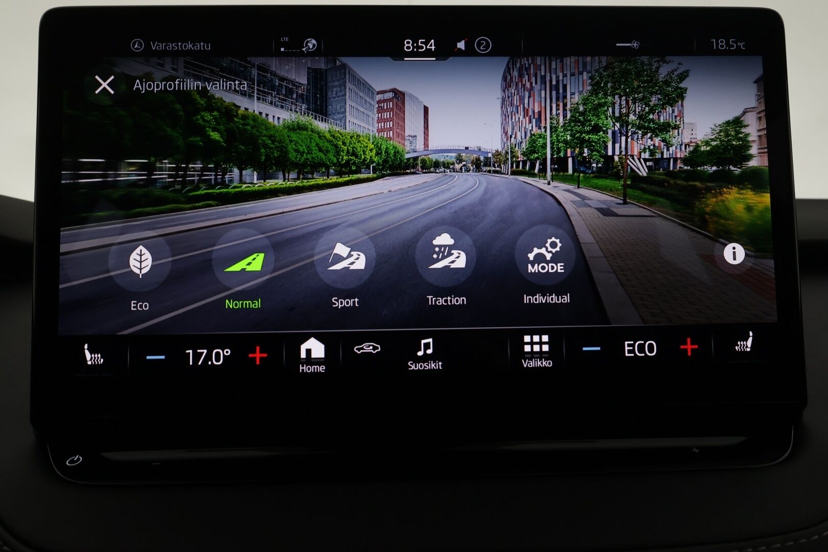 Skoda Enyaq 2022 80x 4x4 SportLine iV - | ACC | ILP | Koukku | P.Kamera | Skoda crystal light Matrix LED | Ratinlämmitys | Keyless | Apple&Android | Suomi-auto | Kahdet Renkaat | Merkkihuollettu |
