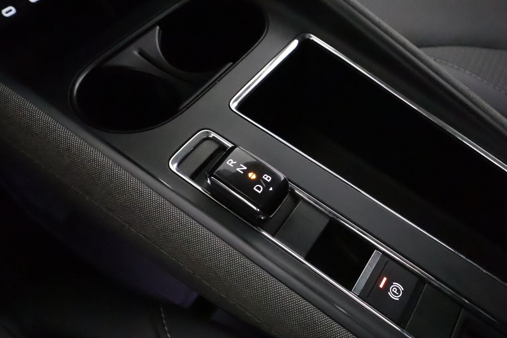 Skoda Enyaq 2022 60 iV **Panorama / Lämpöpumppu / Koukku / ACC / Matrix-LED / P.kamera / Muistipenkki / Navi / Kaistavahti / Keyless** - Suomi-auto / Merkkihuollettu! / **HYVILLÄ KAMOILLA*^*