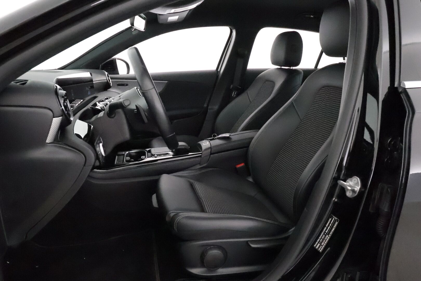 Mercedes-Benz A 2022 180 A Suomi Edition **LED-High Performance / P.Kamera / Puolinahat / Kaistavahti / Vakkari** - 1-om Suomi-auto 
