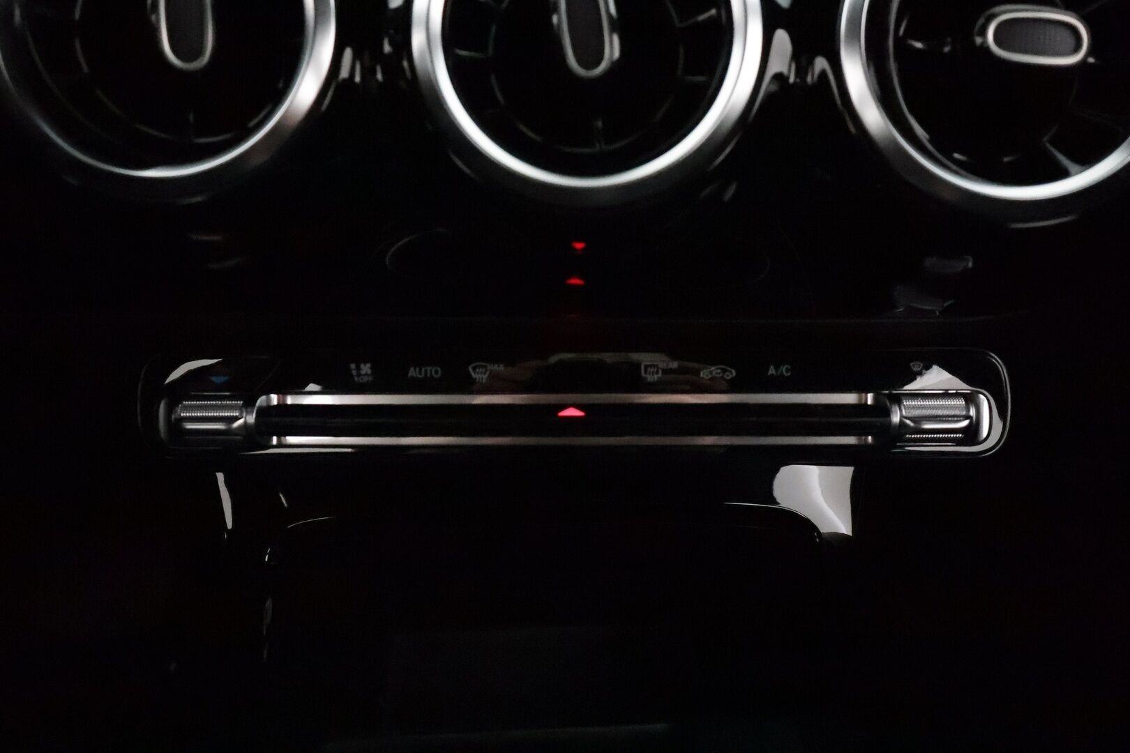 Mercedes-Benz A 2022 180 A Suomi Edition *LED-High Performance / P.Kamera / Puolinahat / Kaistavahti / Vakkari* - KATSO KAMPANJAHINTA! / 1-om Suomi-auto / Juuri huollettu / ALV - HULLUT JOULUT KORKOTARJOUS 2,49% 