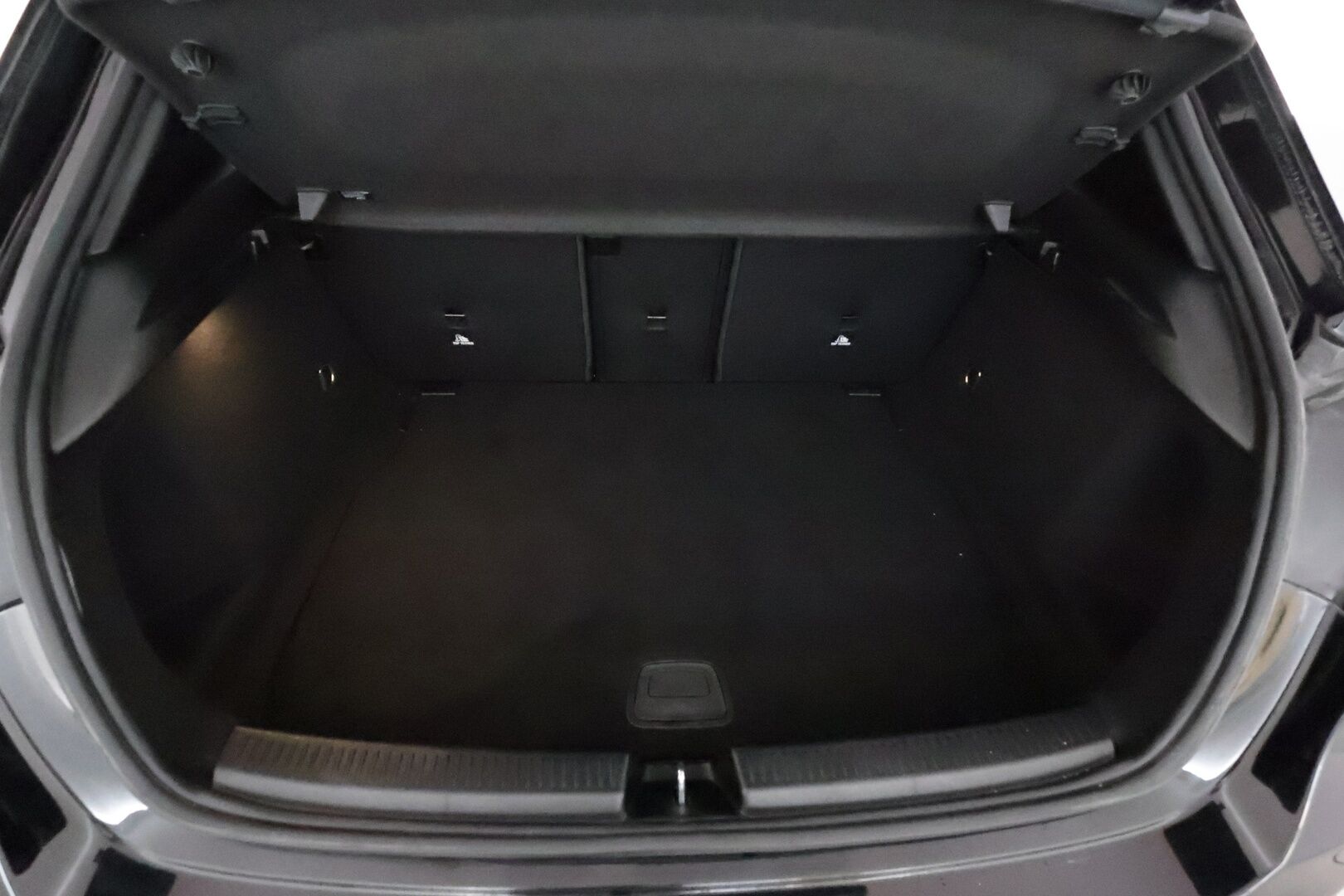 Mercedes-Benz A 2022 180 A Suomi Edition *LED-High Performance / P.Kamera / Puolinahat / Kaistavahti / Vakkari* - 1-om Suomi-auto / Juuri huollettu / ALV