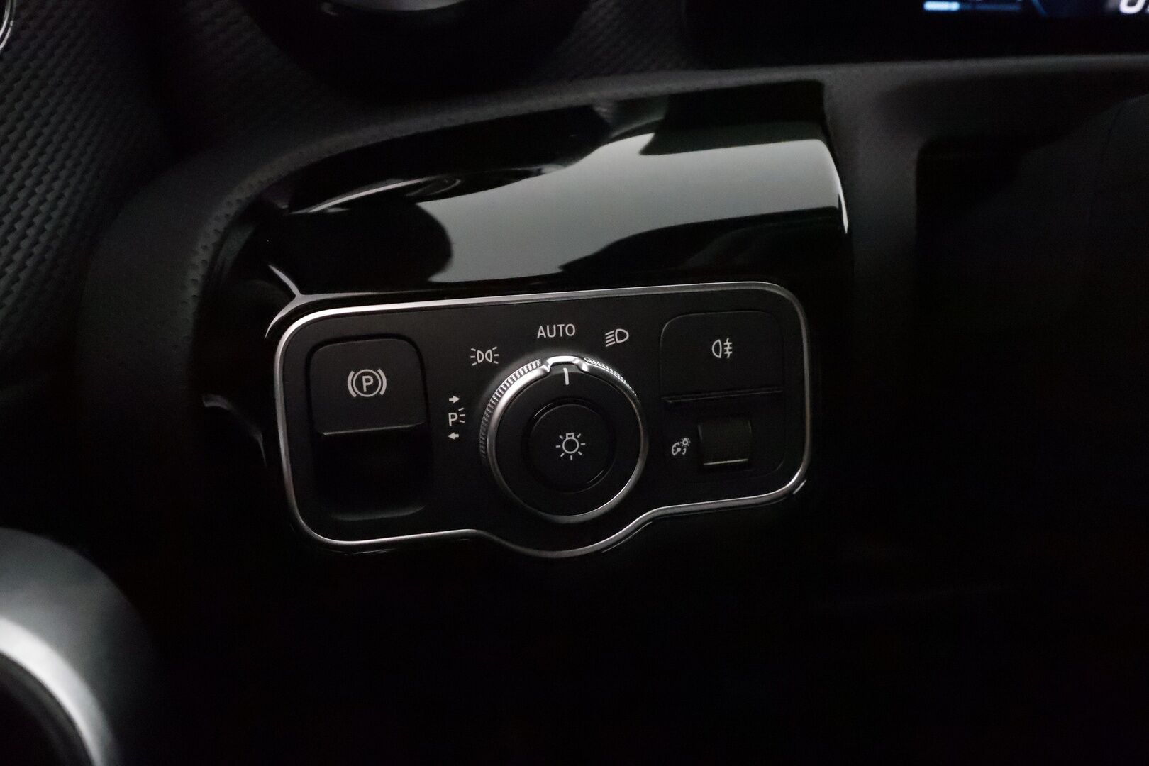 Mercedes-Benz A 2022 180 A Suomi Edition **LED-High Performance / P.Kamera / Puolinahat / Kaistavahti / Vakkari** - 1-om Suomi-auto 