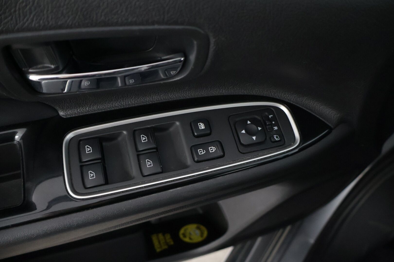 Mitsubishi Outlander PHEV 2019 *ACC / Peruutuskamera / Kaistavahti / Lohkolämmitin / Puolinahkasisusta * - * Kahdet hyväkuntoiset renkaat alumiinivanteilla / Merkkihuollettu *