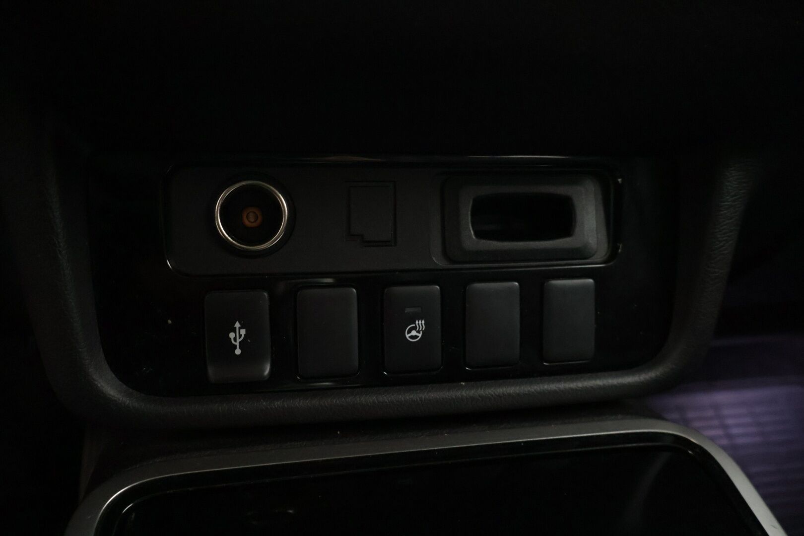 Mitsubishi Outlander PHEV 2019 *ACC / Peruutuskamera / Kaistavahti / Lohkolämmitin / Puolinahkasisusta * - * Kahdet hyväkuntoiset renkaat alumiinivanteilla / Merkkihuollettu *