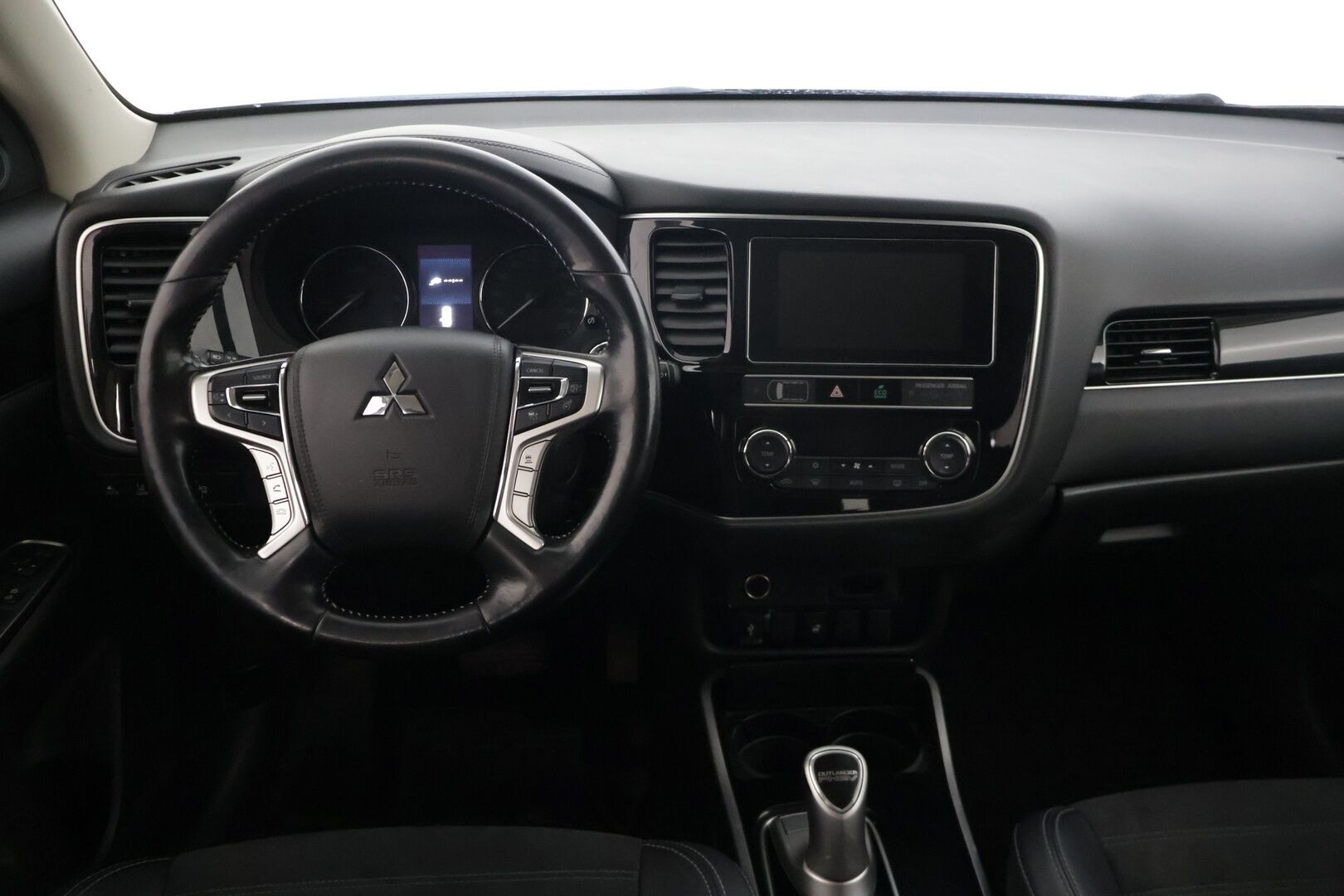 Mitsubishi Outlander PHEV 2019 *ACC / Peruutuskamera / Kaistavahti / Lohkolämmitin / Puolinahkasisusta * - * Kahdet hyväkuntoiset renkaat alumiinivanteilla / Merkkihuollettu *