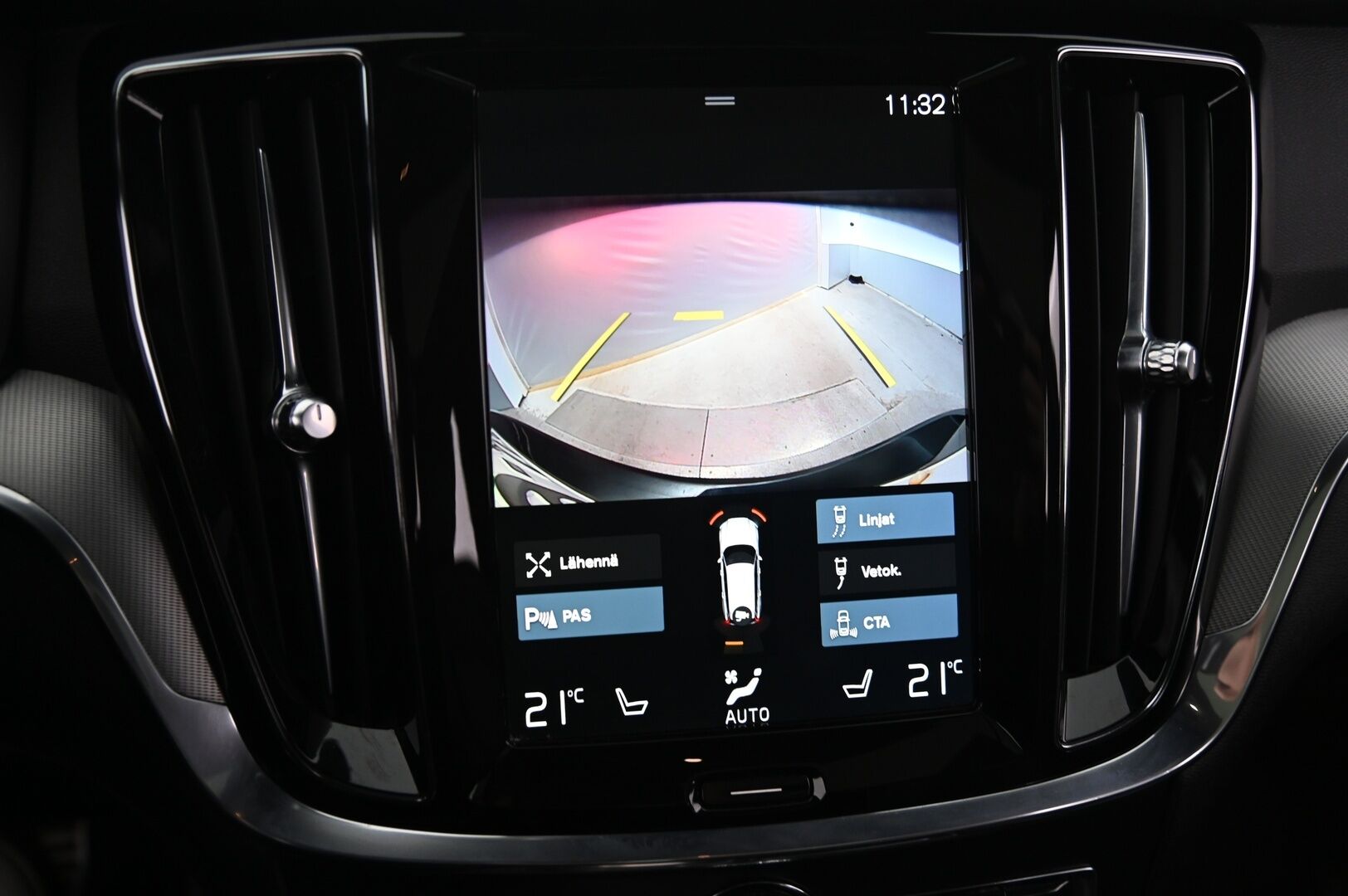 Volvo V60 2019 T8 AWD R-Design aut *Panorama / Webasto / ACC / HUD / FULL-LED / VOC / BLIS* - *Koukku / Navi / Keyless / 2x Renkaat ja vanteet*
