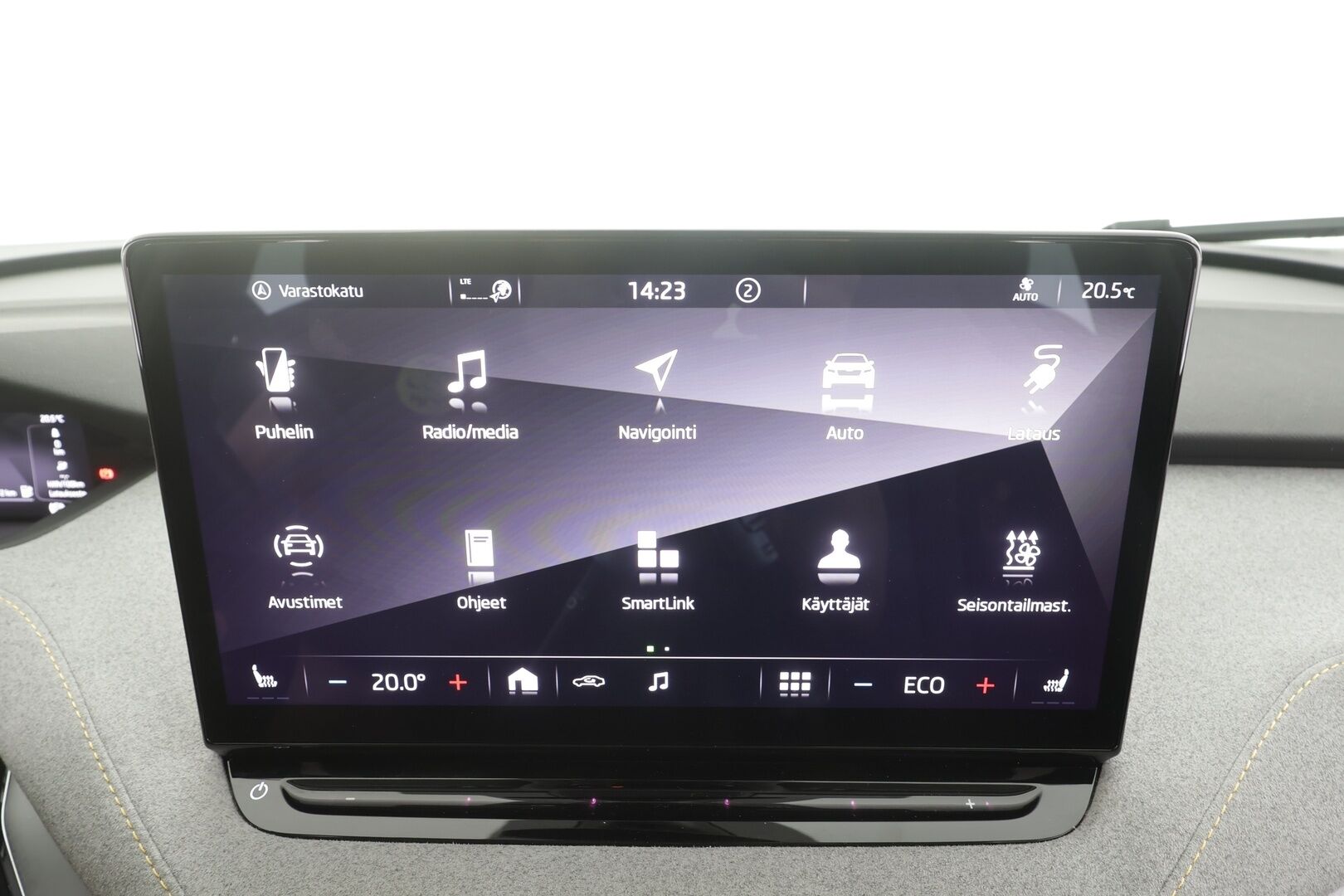 Skoda Enyaq 2022 80 iV - | ACC | ILP | 360-Kamera | Skoda Crystal Light | Puolinahat | Ratinlämmitys | Keyless | Apple&Android | 1.Om Suomi-auto | Kahdet Renkaat | Merkkihuollettu |