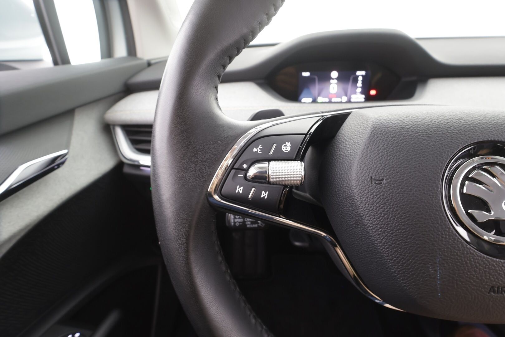 Skoda Enyaq 2022 80 iV - | ACC | ILP | 360-Kamera | Skoda Crystal Light | Puolinahat | Ratinlämmitys | Keyless | Apple&Android | 1.Om Suomi-auto | Kahdet Renkaat | Merkkihuollettu |
