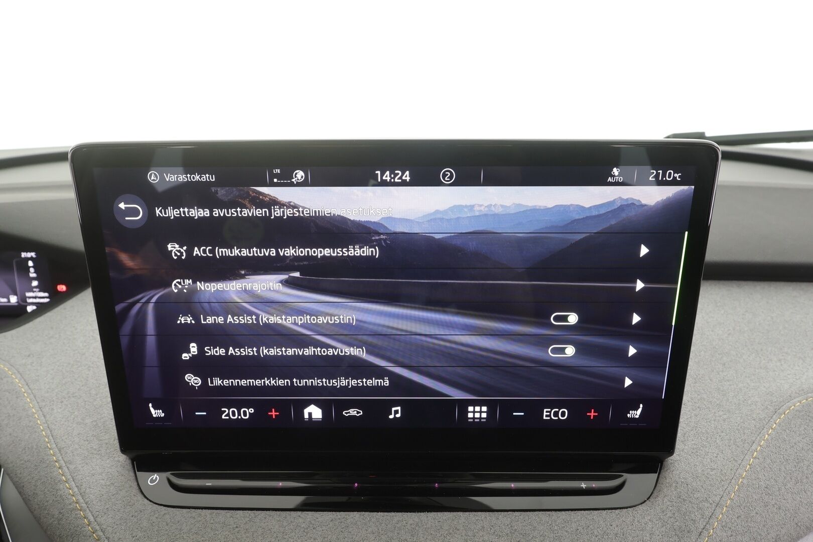 Skoda Enyaq 2022 80 iV - | ACC | ILP | 360-Kamera | Skoda Crystal Light | Puolinahat | Ratinlämmitys | Keyless | Apple&Android | 1.Om Suomi-auto | Kahdet Renkaat | Merkkihuollettu |