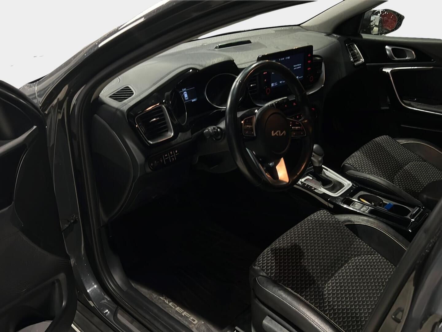 Kia XCeed 2022 1,6 GDI Plug-In Hybrid EX DCT - Suomiauto | Vetokoukku | Peruutuskamera | Lohkolämmitin & Sisäpistoke | Puolinahkasisusta | KeylessGo | Apple&Android