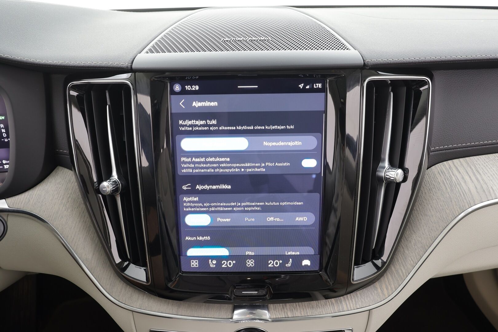 Volvo XC60 2022 T8 AWD Long Range High Performance Inscription Edition aut - | ACC | Webasto | Koukku | H/K | Full-LED | Panorama | Muistipenkki | P.Kamera | Ratinlämmitys | Keyless | Apple&Android | 1.Om Suomi-auto | Kahdet Renkaat | Merkkihuollettu |