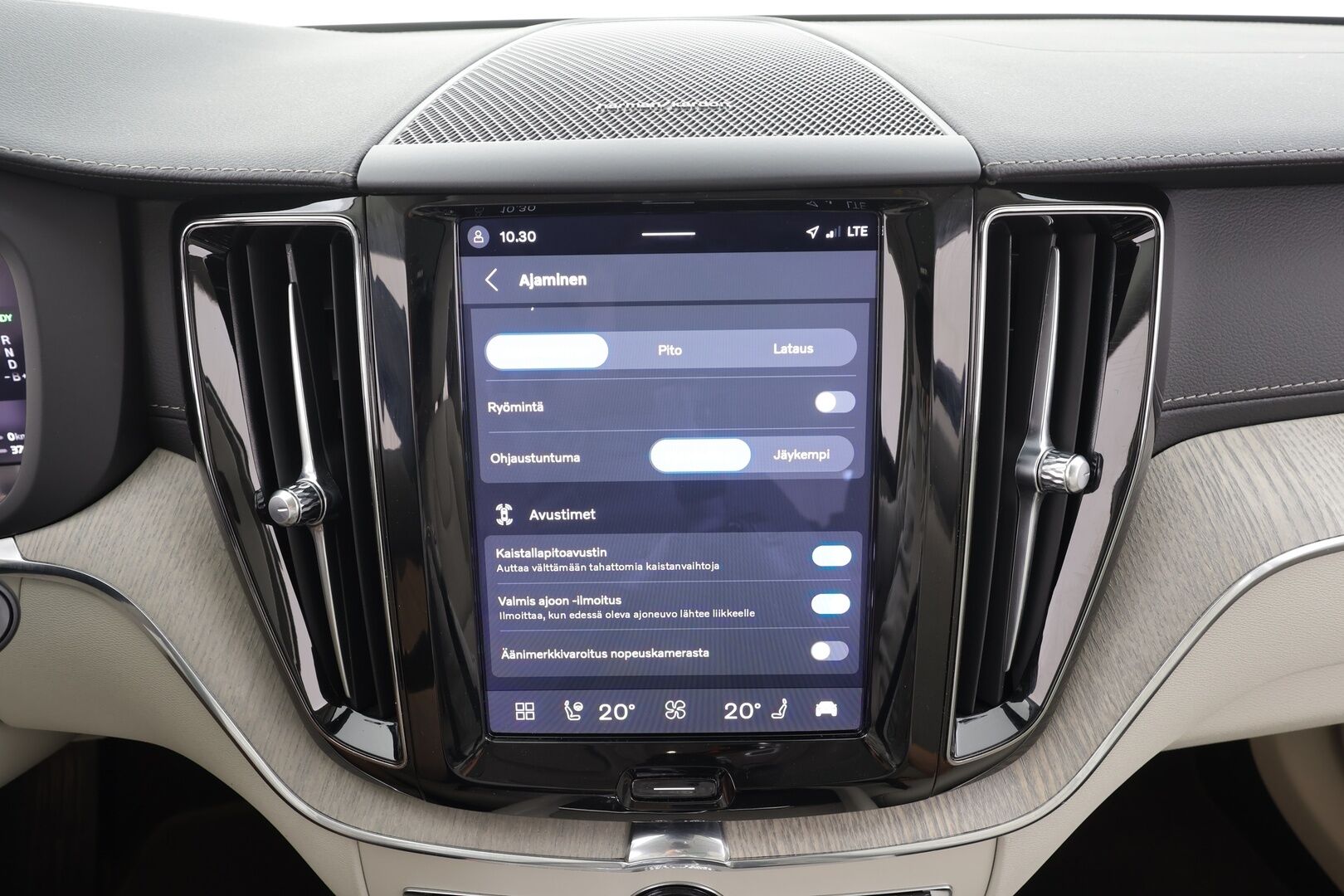 Volvo XC60 2022 T8 AWD Long Range High Performance Inscription Edition aut - | ACC | Webasto | Koukku | H/K | Full-LED | Panorama | Muistipenkki | P.Kamera | Ratinlämmitys | Keyless | Apple&Android | 1.Om Suomi-auto | Kahdet Renkaat | Merkkihuollettu |