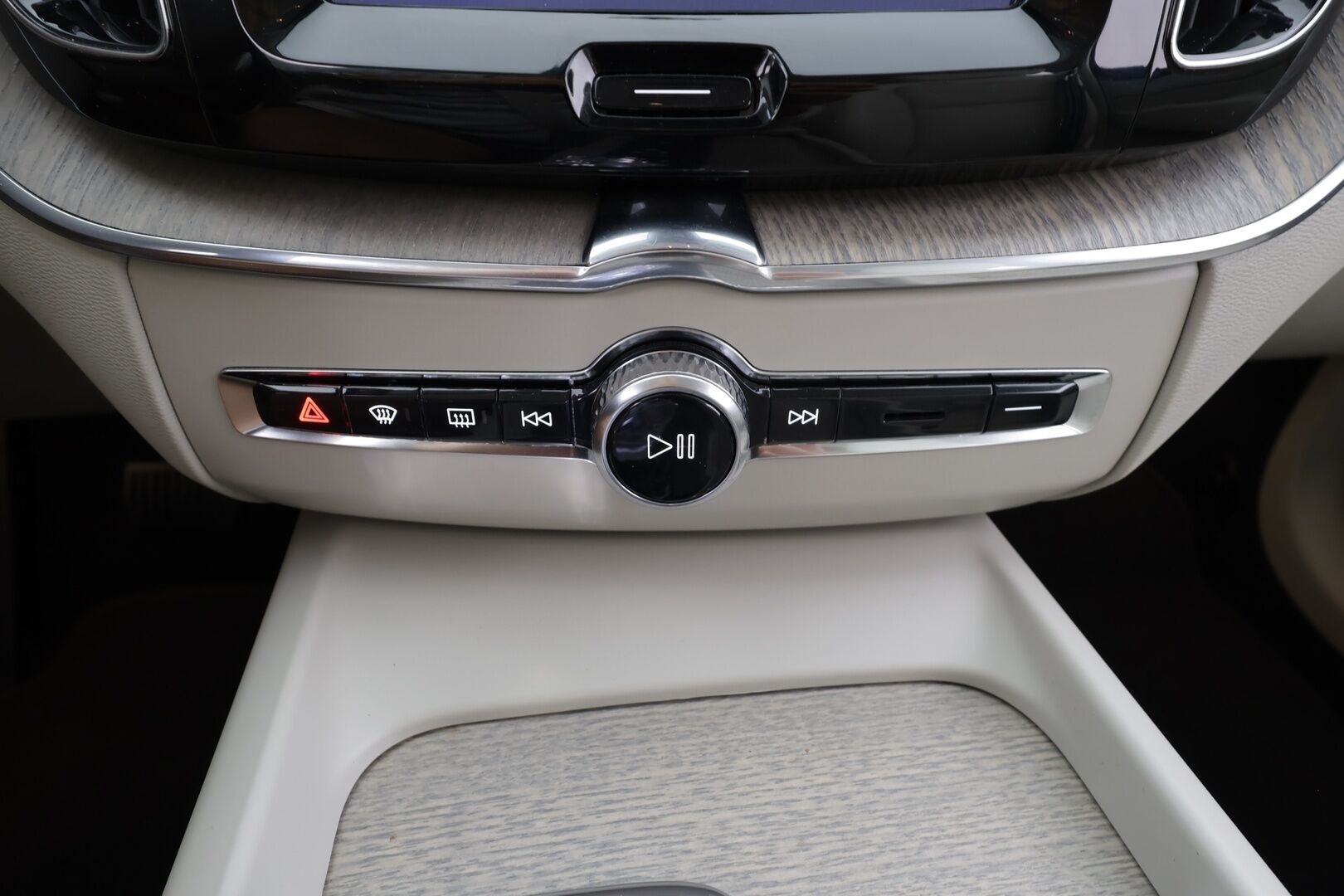 Volvo XC60 2022 T8 AWD Long Range High Performance Inscription Edition aut - | ACC | Webasto | Koukku | H/K | Full-LED | Panorama | Muistipenkki | P.Kamera | Ratinlämmitys | Keyless | Apple&Android | 1.Om Suomi-auto | Kahdet Renkaat | Merkkihuollettu |