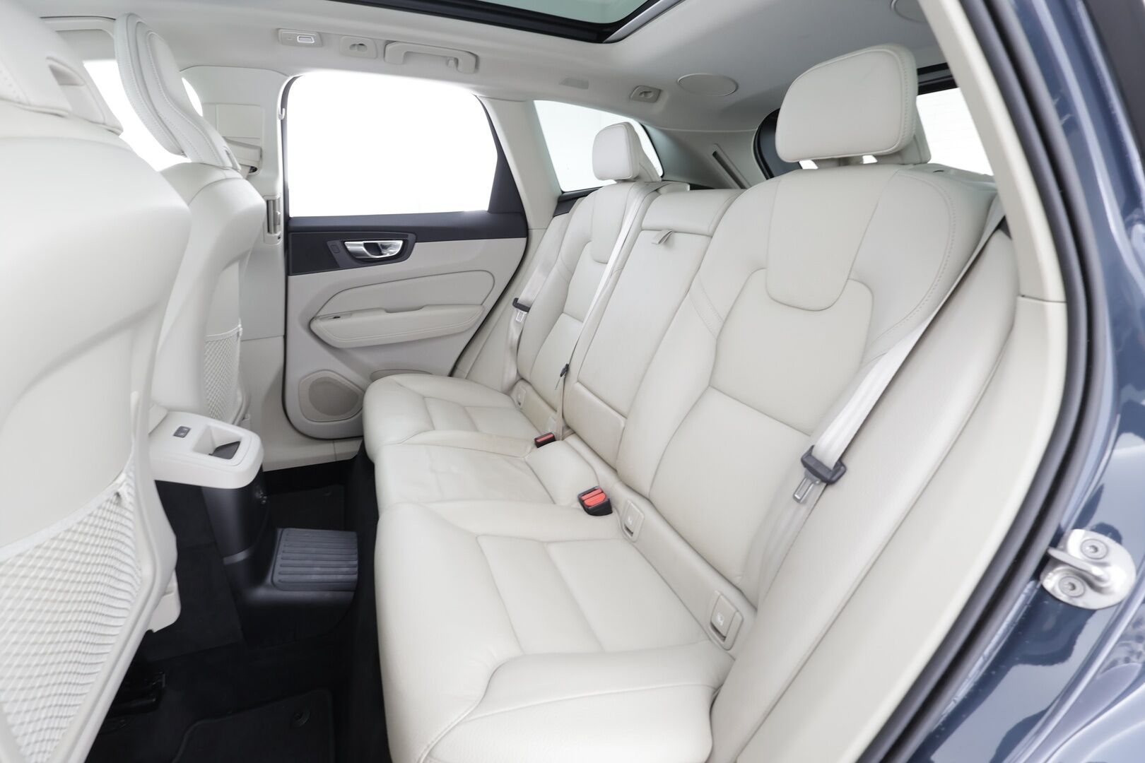 Volvo XC60 2022 T8 AWD Long Range High Performance Inscription Edition aut - | ACC | Webasto | Koukku | H/K | Full-LED | Panorama | Muistipenkki | P.Kamera | Ratinlämmitys | Keyless | Apple&Android | 1.Om Suomi-auto | Kahdet Renkaat | Merkkihuollettu |