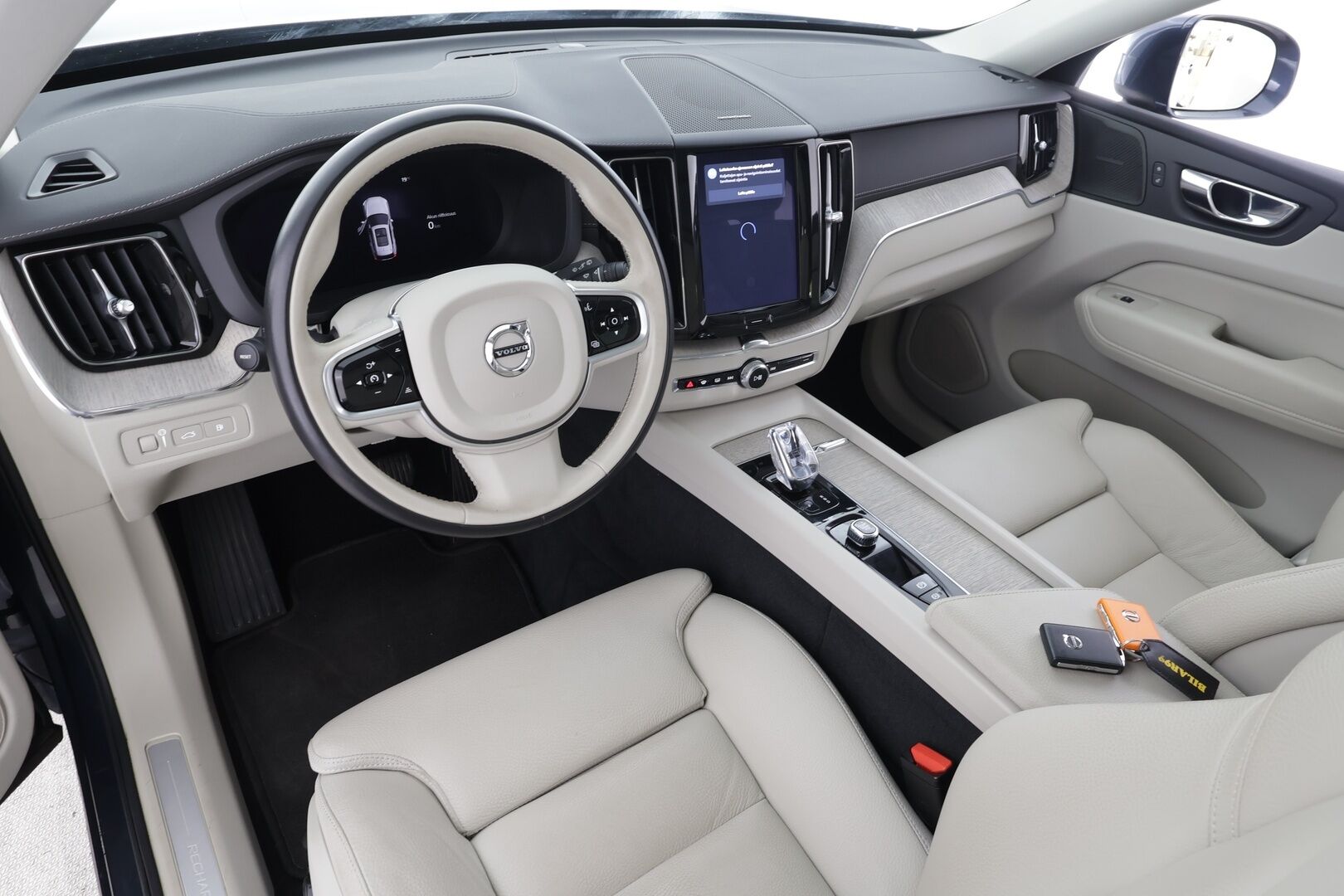 Volvo XC60 2022 T8 AWD Long Range High Performance Inscription Edition aut - | ACC | Webasto | Koukku | H/K | Full-LED | Panorama | Muistipenkki | P.Kamera | Ratinlämmitys | Keyless | Apple&Android | 1.Om Suomi-auto | Kahdet Renkaat | Merkkihuollettu |