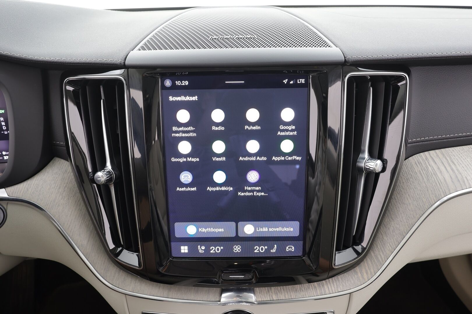 Volvo XC60 2022 T8 AWD Long Range High Performance Inscription Edition aut - | ACC | Webasto | Koukku | H/K | Full-LED | Panorama | Muistipenkki | P.Kamera | Ratinlämmitys | Keyless | Apple&Android | 1.Om Suomi-auto | Kahdet Renkaat | Merkkihuollettu |