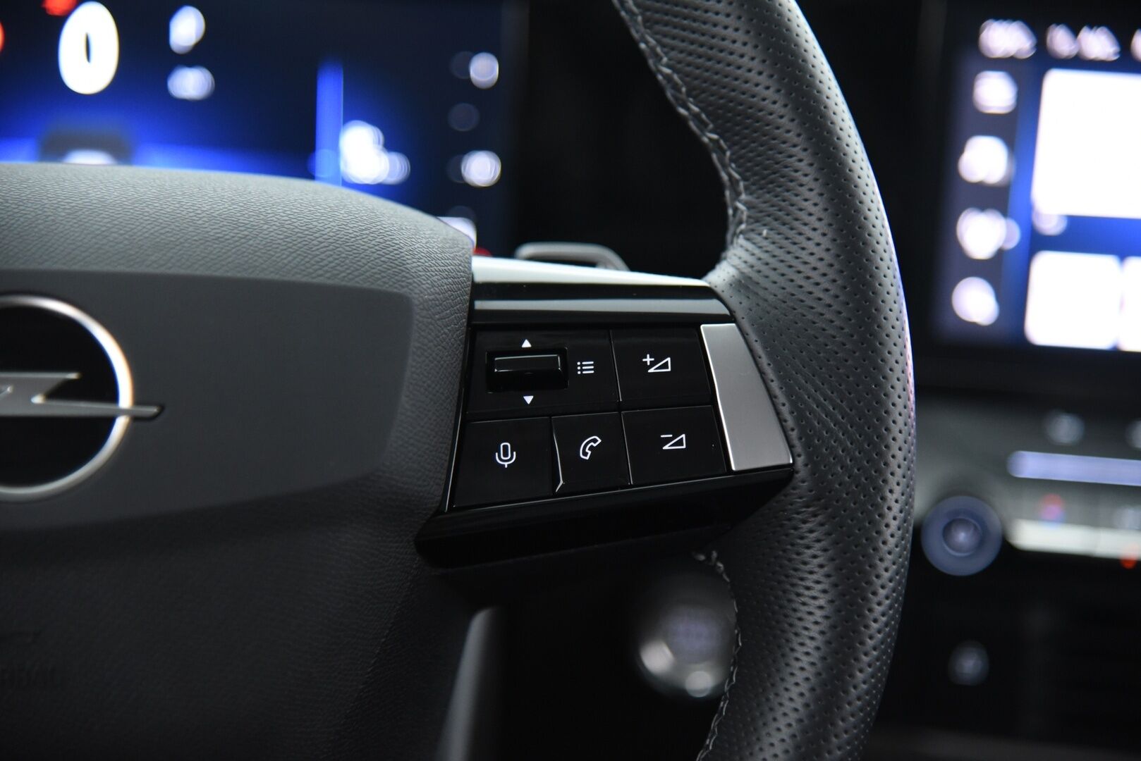 Opel Astra 2022 5-ov Innovation Plus 130 Turbo A** ACC / 360-kamera / Katveavustin / Ambiente / LED - 1. om Suomi-auto! / Merkkiliikkeen huoltohistoria / 2x renkaat