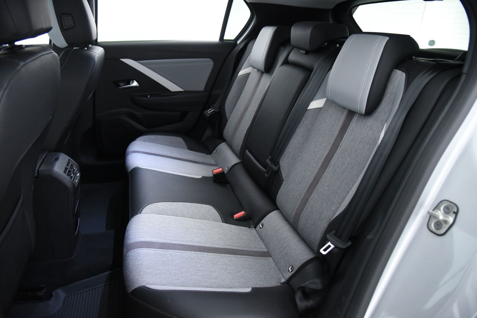 Opel Astra 2022 5-ov Innovation Plus 130 Turbo A** ACC / 360-kamera / Katveavustin / Ambiente / LED - 1. om Suomi-auto! / Merkkiliikkeen huoltohistoria / 2x renkaat