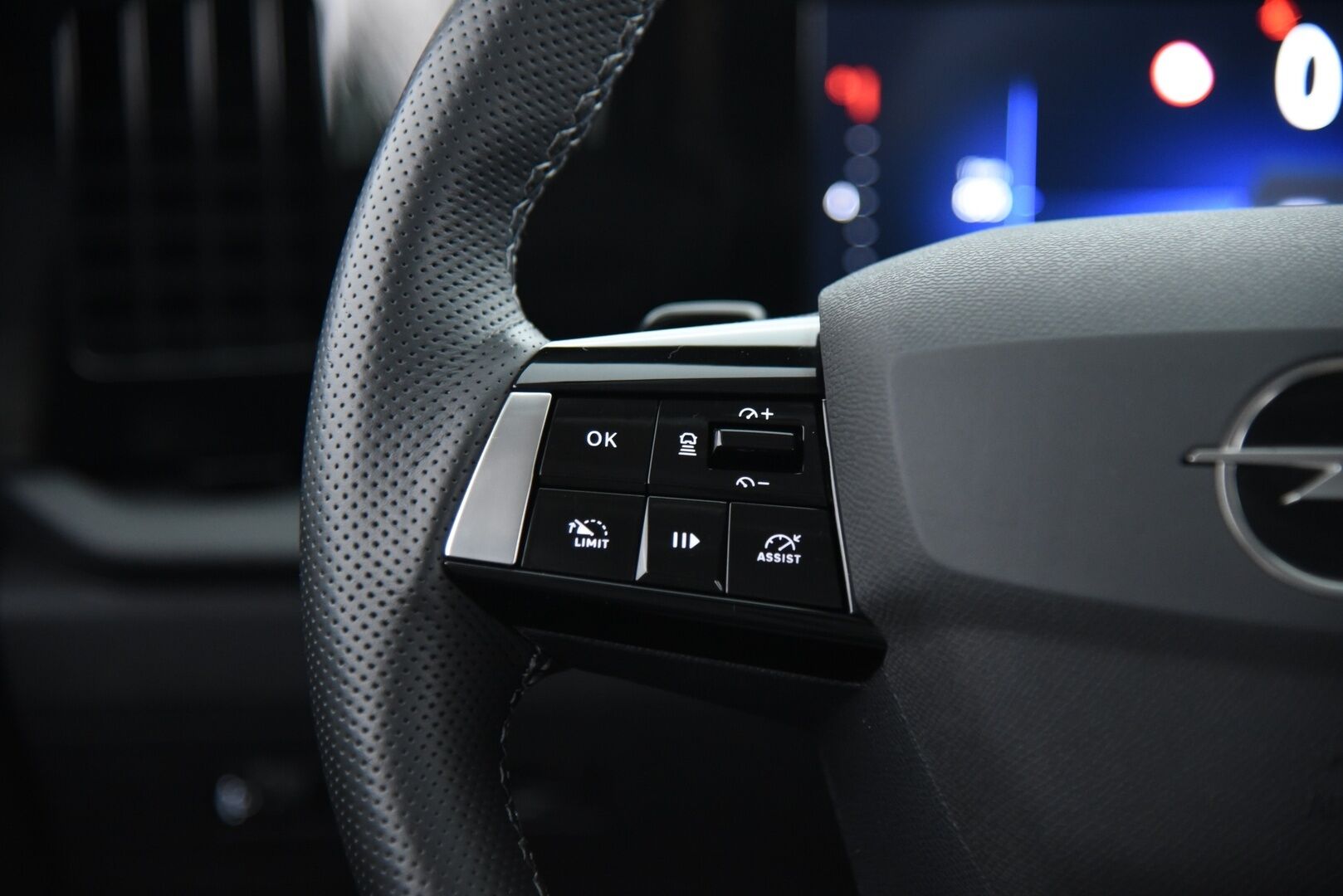 Opel Astra 2022 5-ov Innovation Plus 130 Turbo A** ACC / 360-kamera / Katveavustin / Ambiente / LED - 1. om Suomi-auto! / Merkkiliikkeen huoltohistoria / 2x renkaat