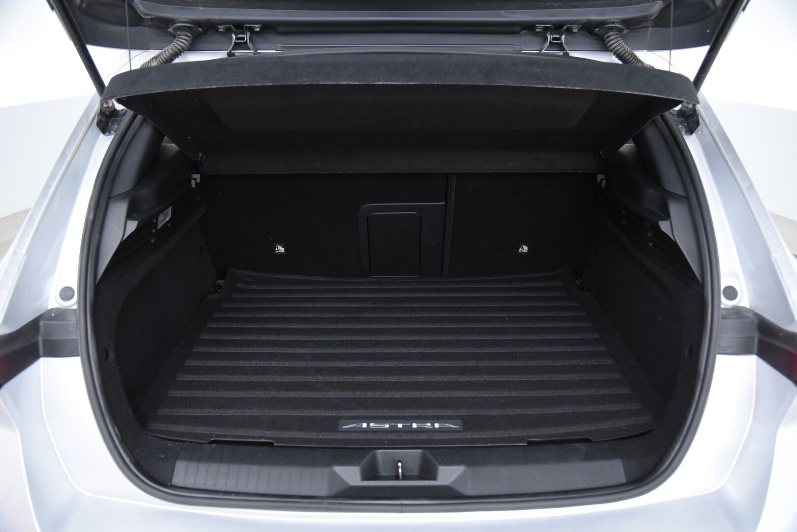 Opel Astra 2022 5-ov Innovation Plus 130 Turbo A** ACC / 360-kamera / Katveavustin / Ambiente / LED - 1. om Suomi-auto! / Merkkiliikkeen huoltohistoria / 2x renkaat