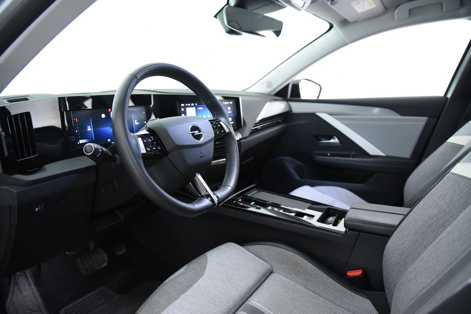 Opel Astra 2022 5-ov Innovation Plus 130 Turbo A** ACC / 360-kamera / Katveavustin / Ambiente / LED - 1. om Suomi-auto! / Merkkiliikkeen huoltohistoria / 2x renkaat