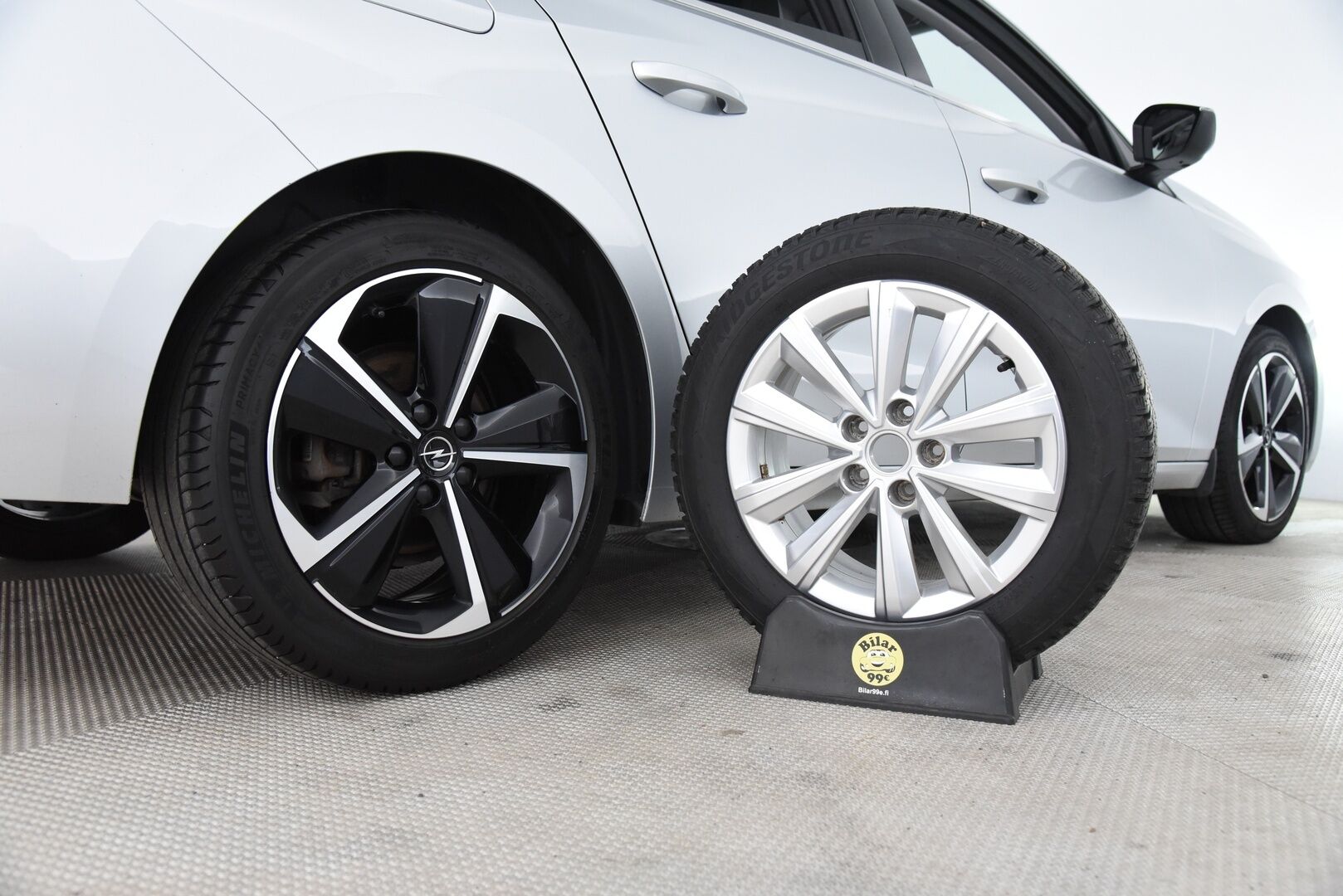 Opel Astra 2022 5-ov Innovation Plus 130 Turbo A** ACC / 360-kamera / Katveavustin / Ambiente / LED - 1. om Suomi-auto! / Merkkiliikkeen huoltohistoria / 2x renkaat