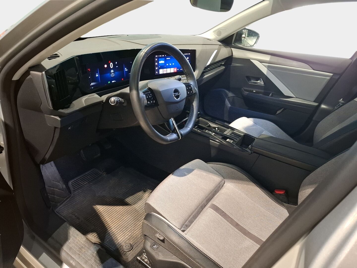 Opel Astra 2022 5-ov Innovation Plus 130 Turbo A / Adapt. vak / 360 / Led / Blis / Ambient - 1. om Suomi-auto! / Merkkiliikkeen huoltohistoria / 2x renkaat