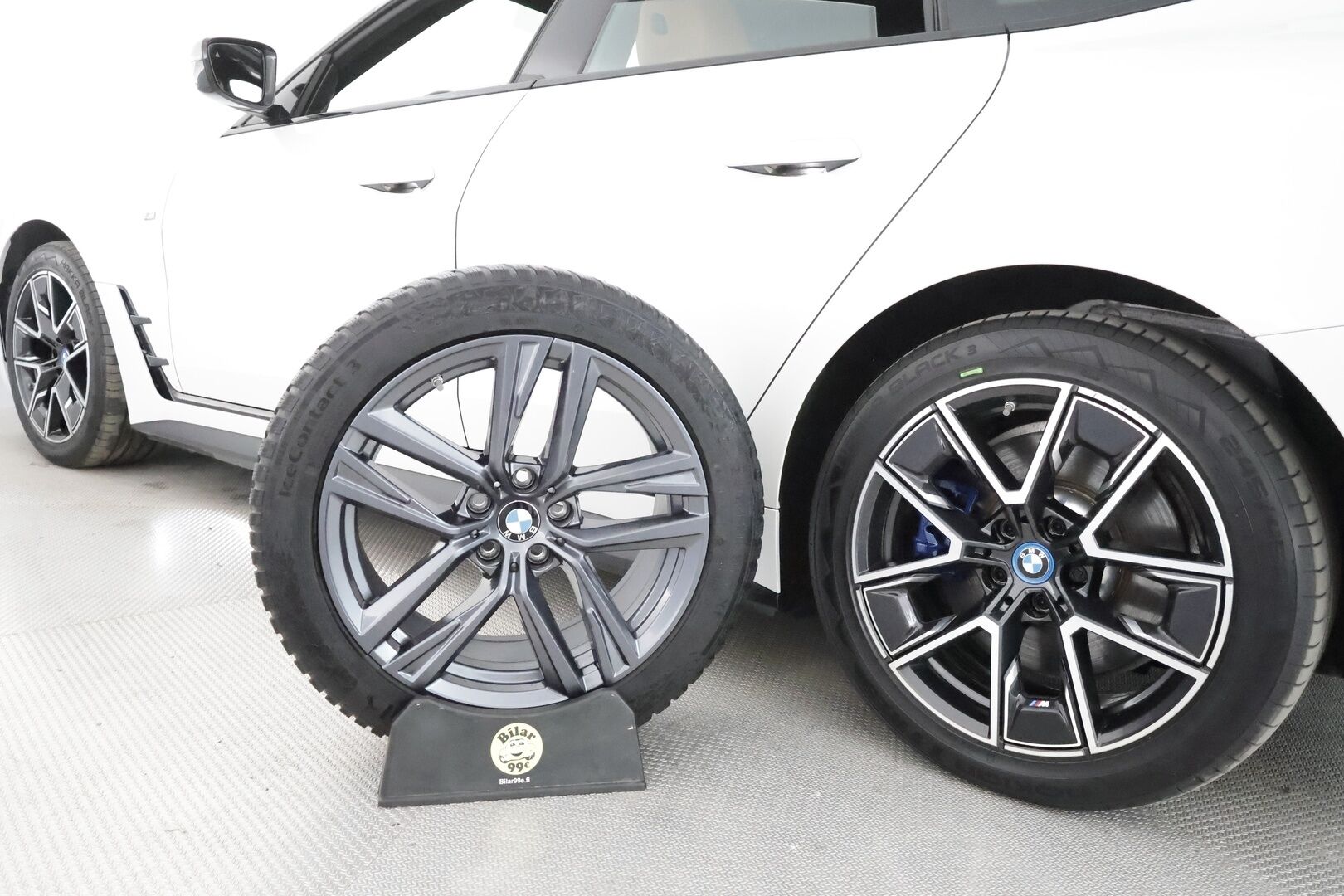 BMW I4 M50 2022 M50 Charged Plus M-Sport **Adapt. vakkari / Laser LED / Hifi / 360 Kamera / ComfortAccess / Koukku** - 3,99 % KORKOTARJOUS TÄHÄN AUTOON -  1-om. Suomi-auto / Akku kuntotarkastettu / Kahdet renkaat 