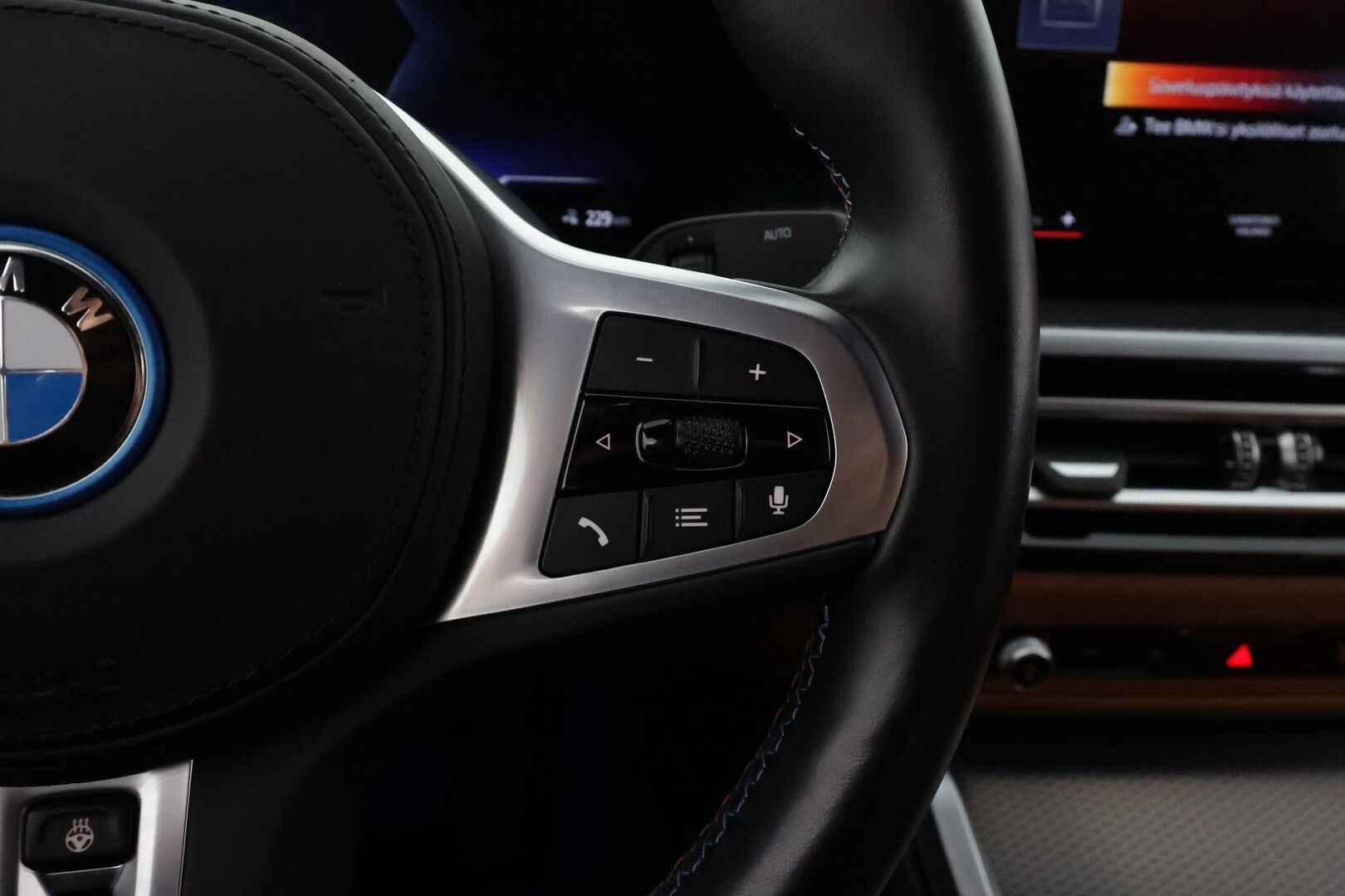 BMW I4 M50 2022 M50 Charged Plus M-Sport **Adapt. vakkari / Laser LED / Hifi / 360 Kamera / ComfortAccess / Koukku** - 3,99 % KORKOTARJOUS TÄHÄN AUTOON -  1-om. Suomi-auto / Akku kuntotarkastettu / Kahdet renkaat 