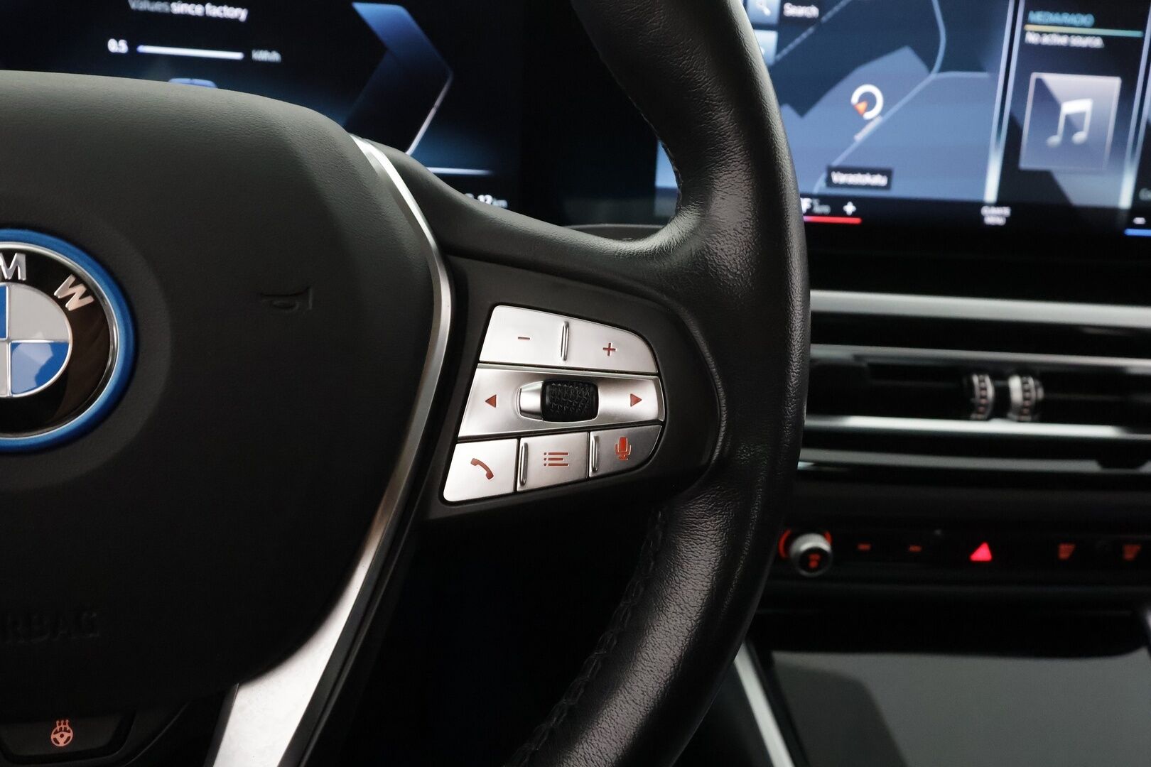 BMW i4 2022 eDrive40 - | ACC | ILP | Sporttipenkit | HiFi | Comfort Access | Ambient Light | Puolinahat | P.kamera | LED | Lane Assist | Lämm. ratti | 1-om suomiauto | 2x renkaat aluin | 